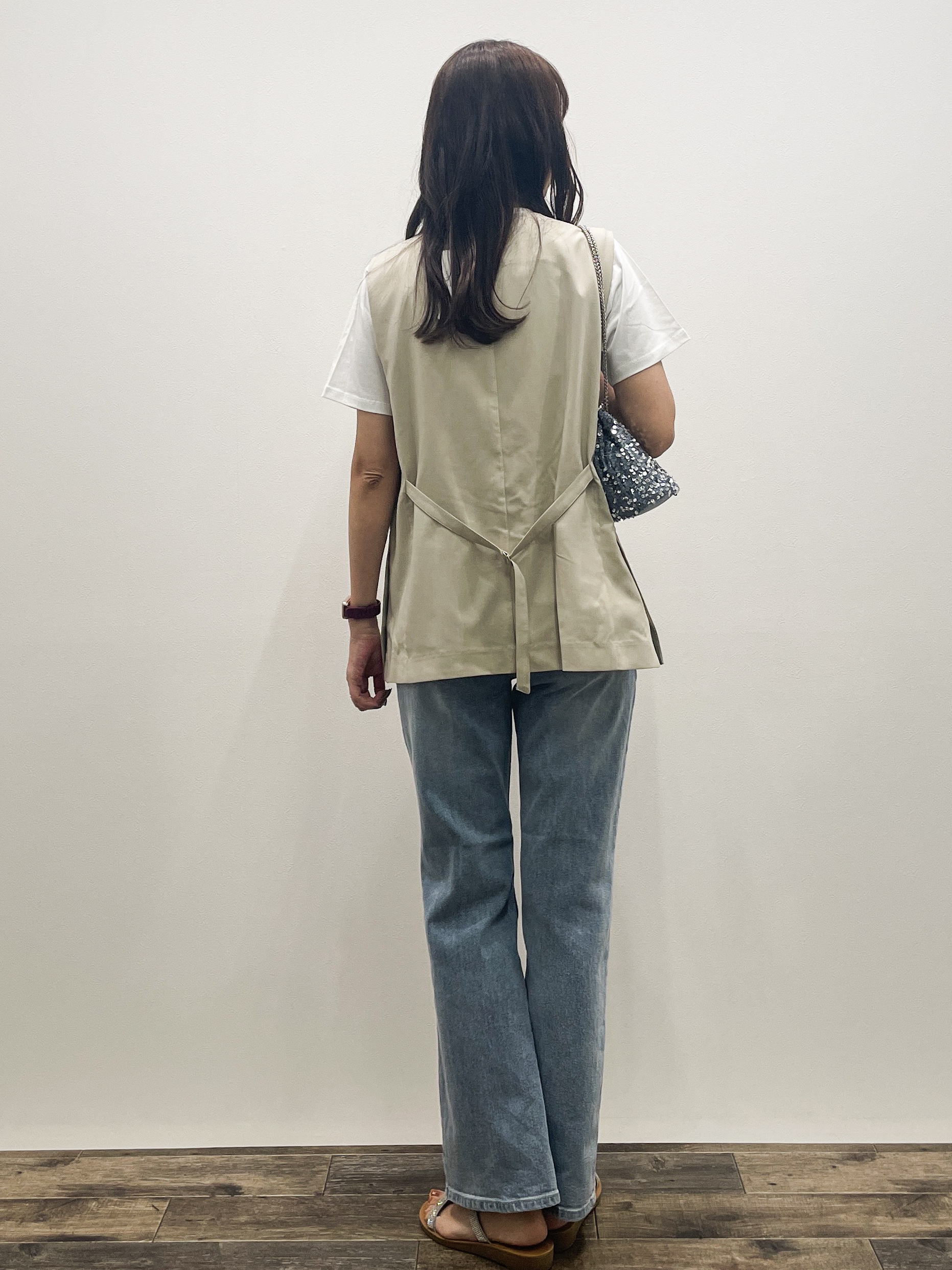 Aikoさんの「OPAQUE.CLIP｜リネンライク Vネックジレ【洗濯機OK】」を使ったコーディネート