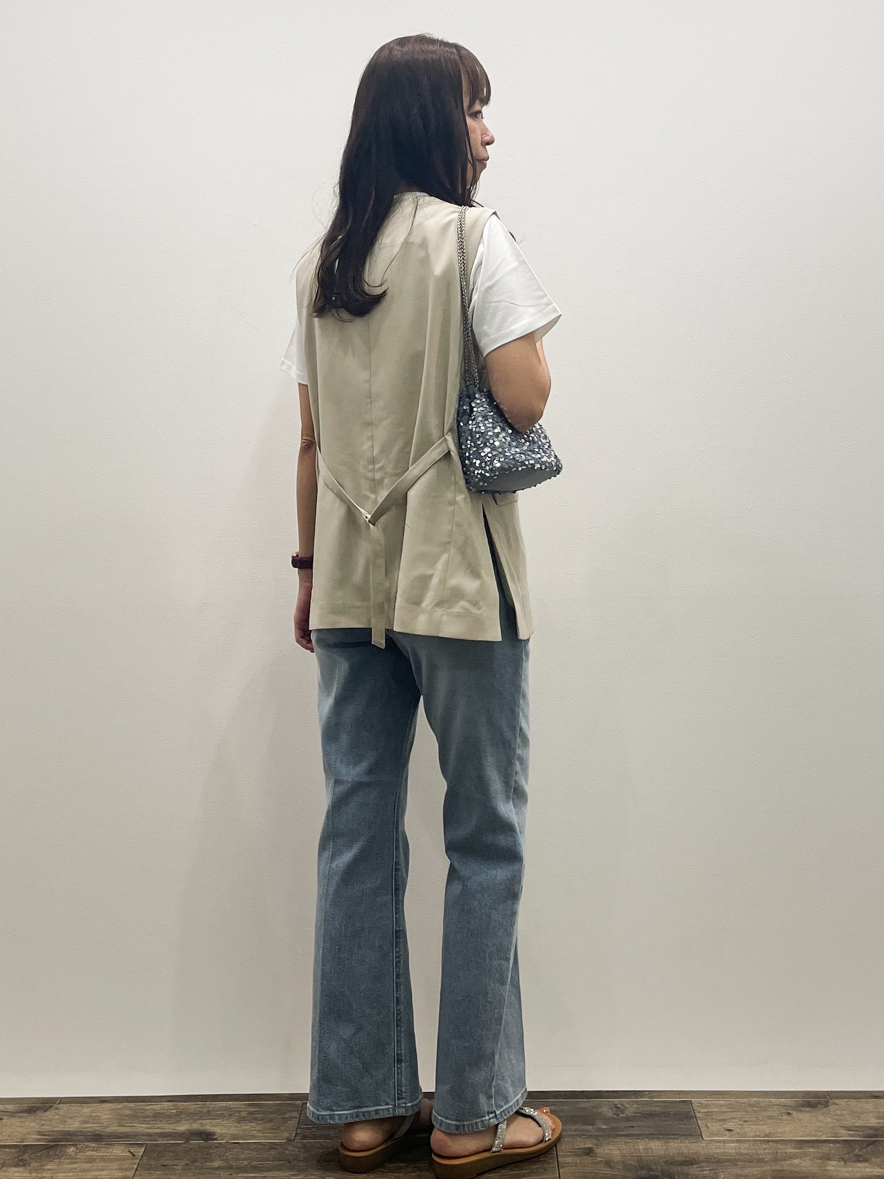 Aikoさんの「OPAQUE.CLIP｜リネンライク Vネックジレ【洗濯機OK】」を使ったコーディネート