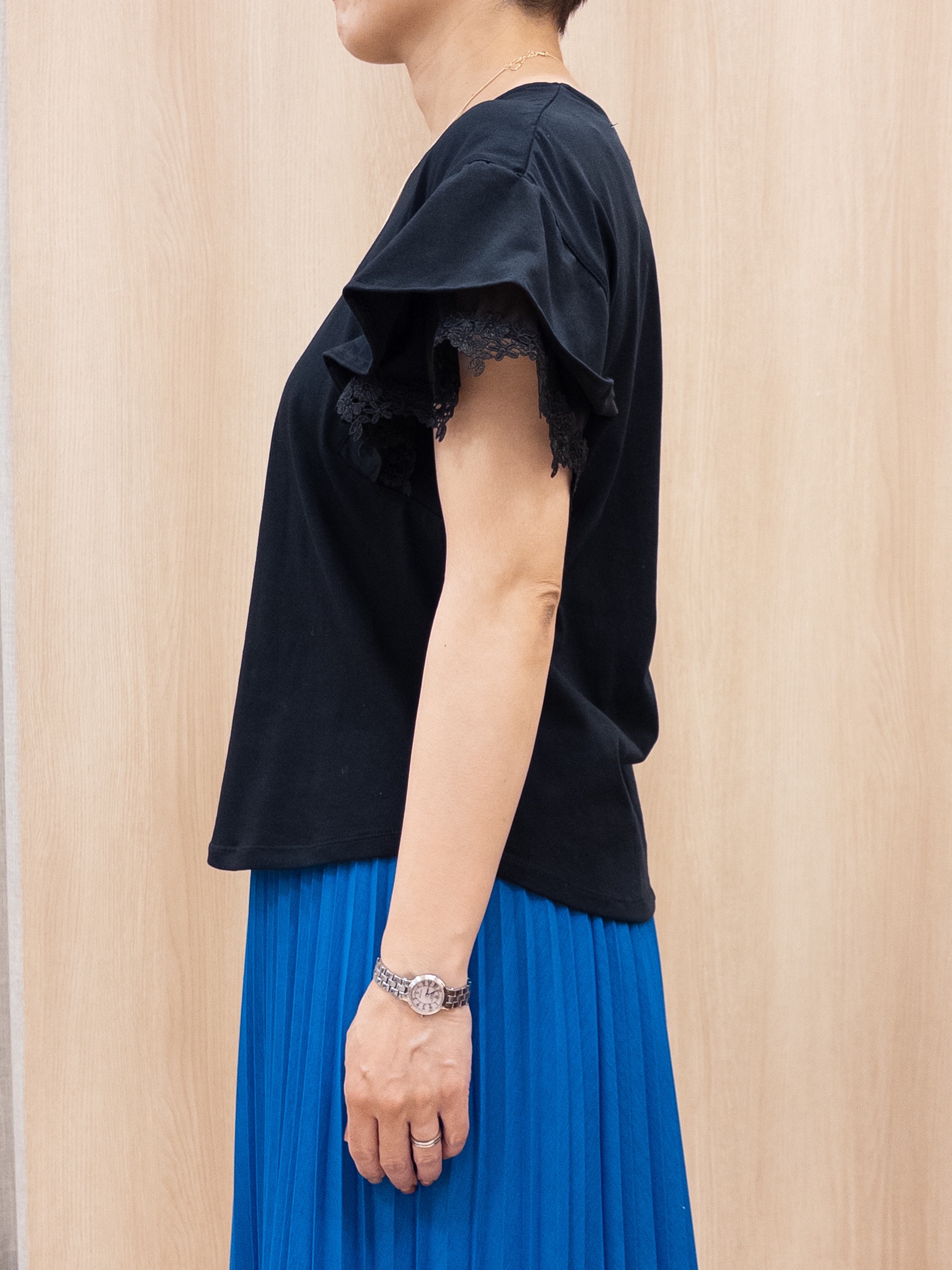 シュウコさんの「grove｜【二の腕カバー、UV】涼しく華やかに、レースレイヤードスリーブTシャツ」を使ったコーディネート