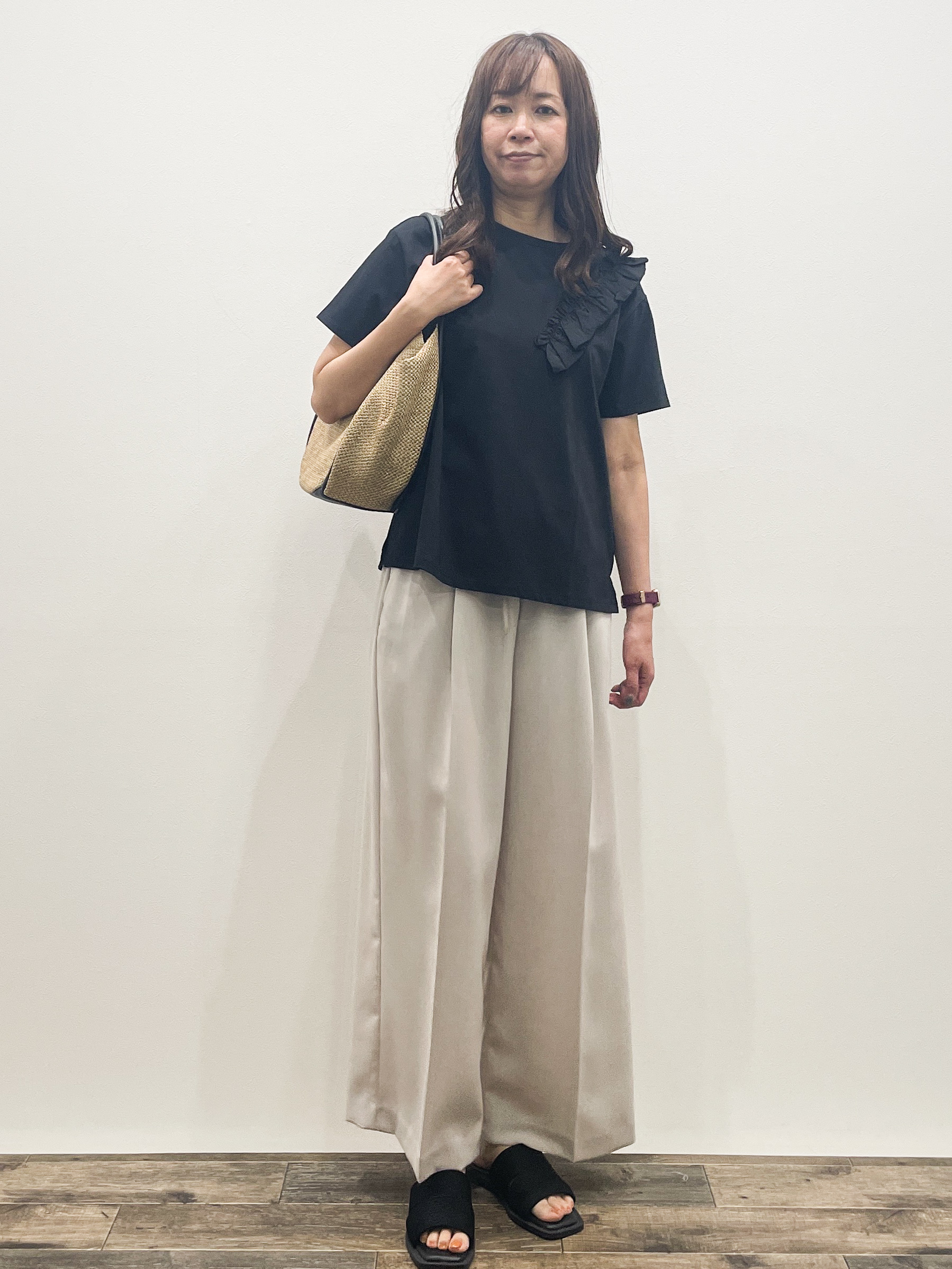 Aikoさんの「OPAQUE.CLIP｜【UV／接触冷感】フリルショルダーカットソー《洗濯機OK》」を使ったコーディネート
