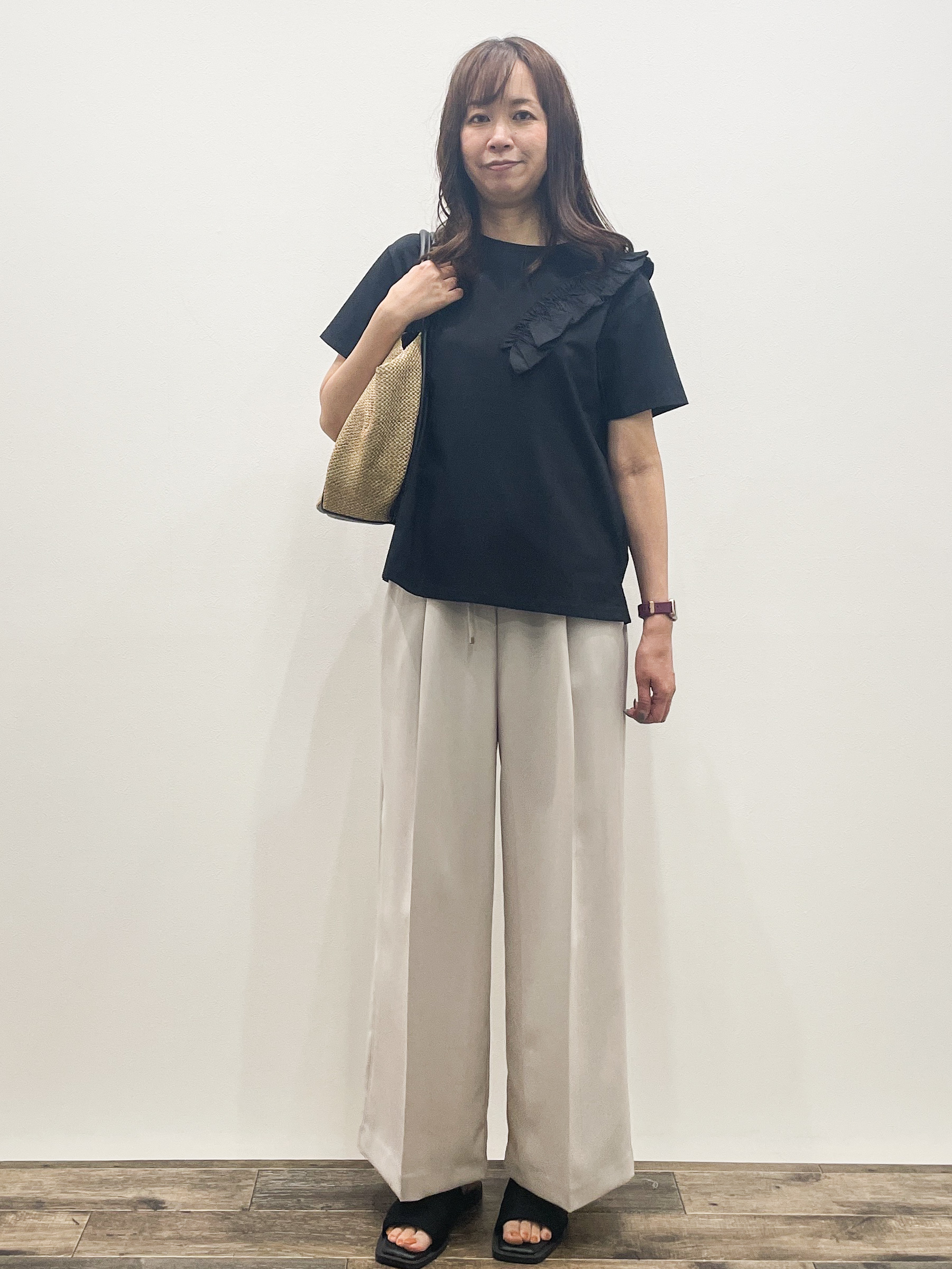Aikoさんの「OPAQUE.CLIP｜【UV／接触冷感】フリルショルダーカットソー《洗濯機OK》」を使ったコーディネート