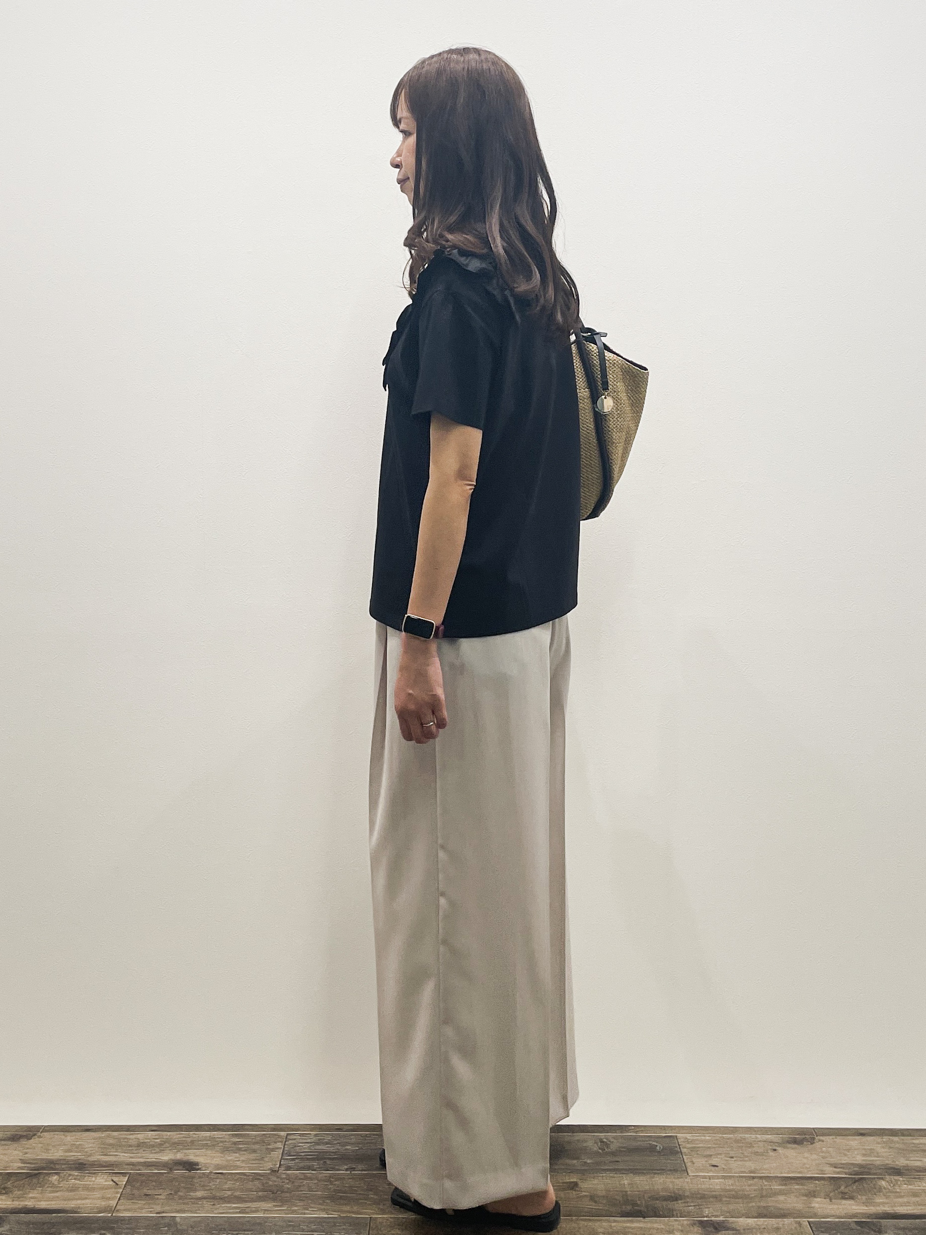 Aikoさんの「OPAQUE.CLIP｜【UV／接触冷感】フリルショルダーカットソー《洗濯機OK》」を使ったコーディネート