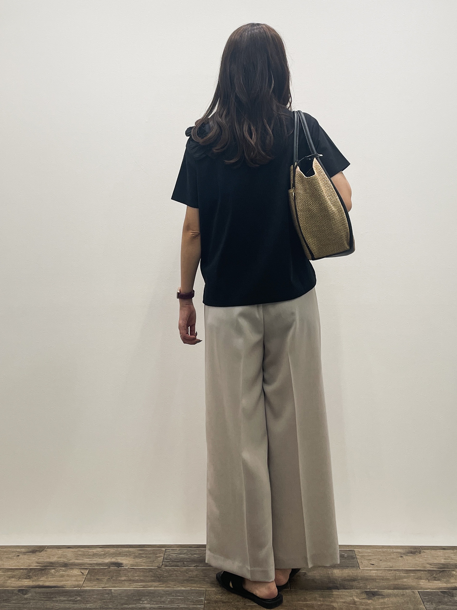 Aikoさんの「OPAQUE.CLIP｜【UV／接触冷感】フリルショルダーカットソー《洗濯機OK》」を使ったコーディネート