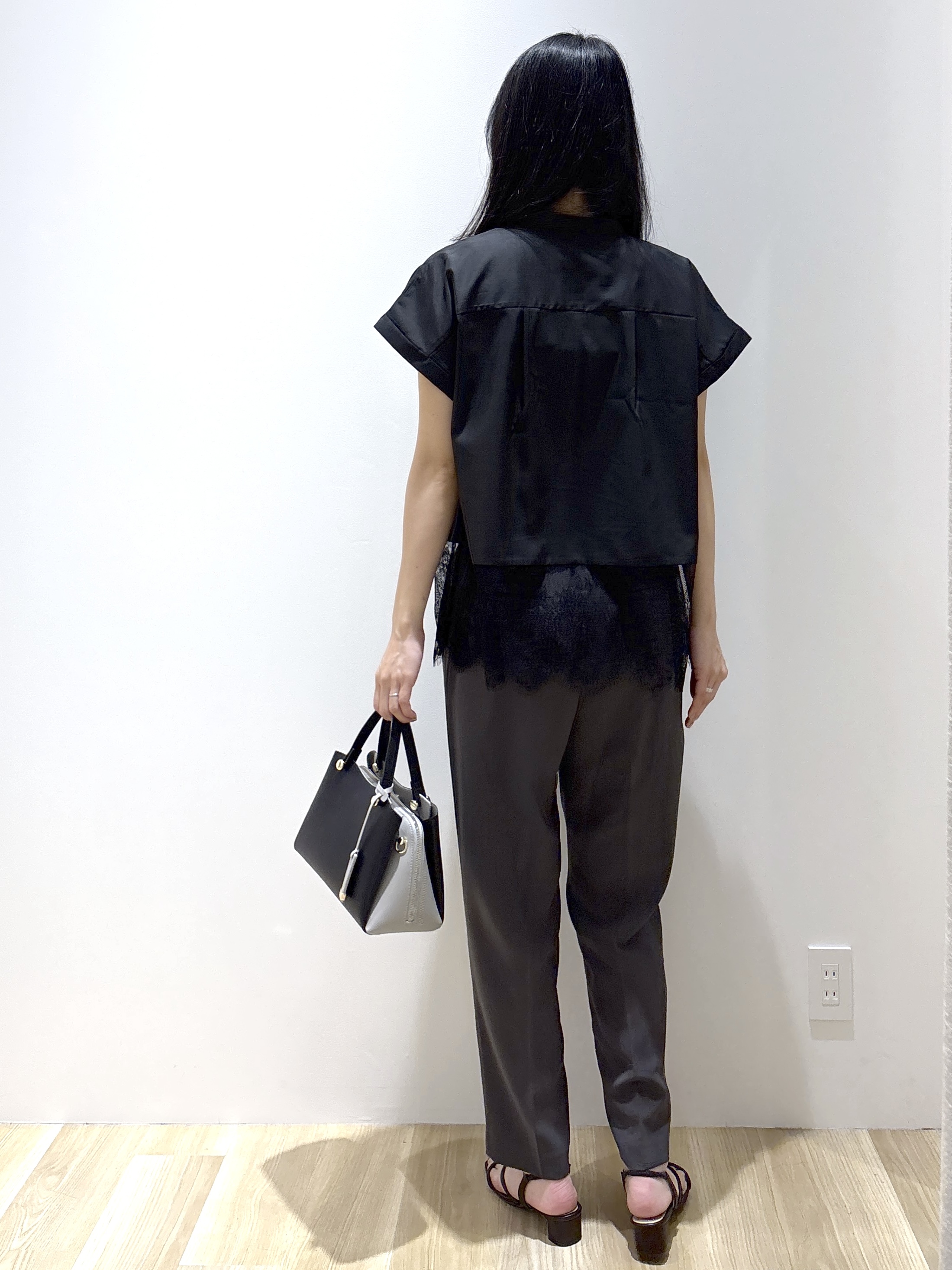 sachikoさんの「OPAQUE.CLIP｜裾レースフレンチスリーブブラウス【洗濯機OK】」を使ったコーディネート