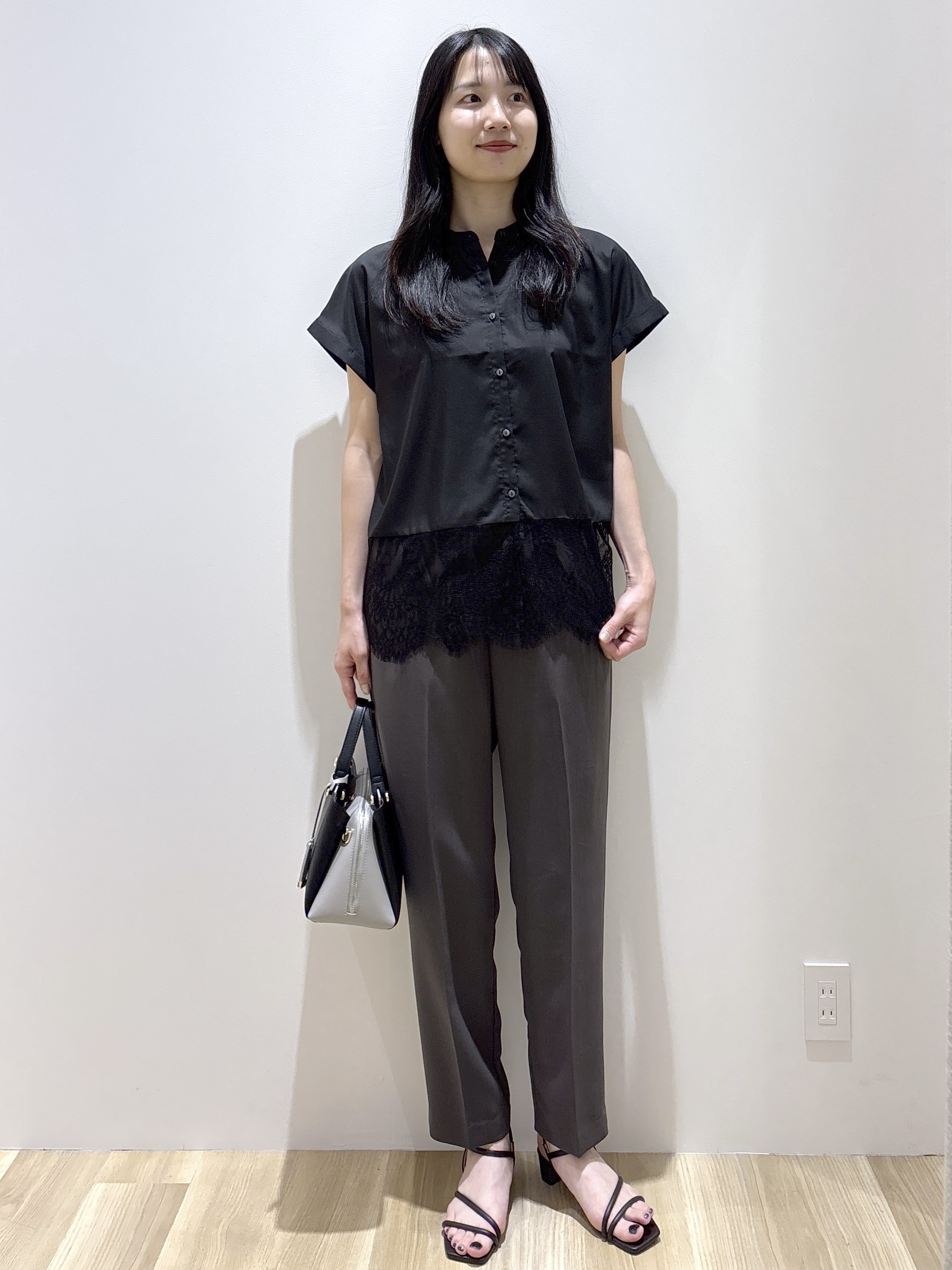 sachikoさんの「OPAQUE.CLIP｜裾レースフレンチスリーブブラウス【洗濯機OK】」を使ったコーディネート