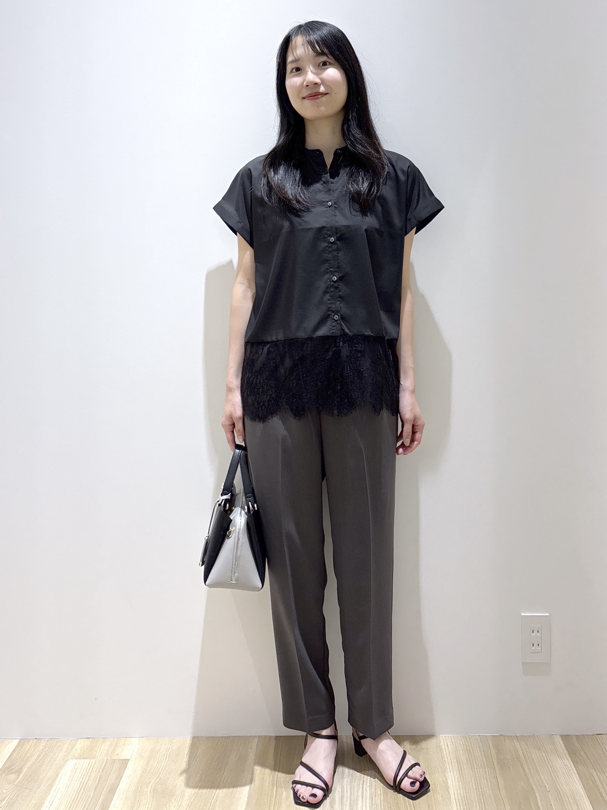 sachikoさんの「OPAQUE.CLIP｜裾レースフレンチスリーブブラウス【洗濯機OK】」を使ったコーディネート
