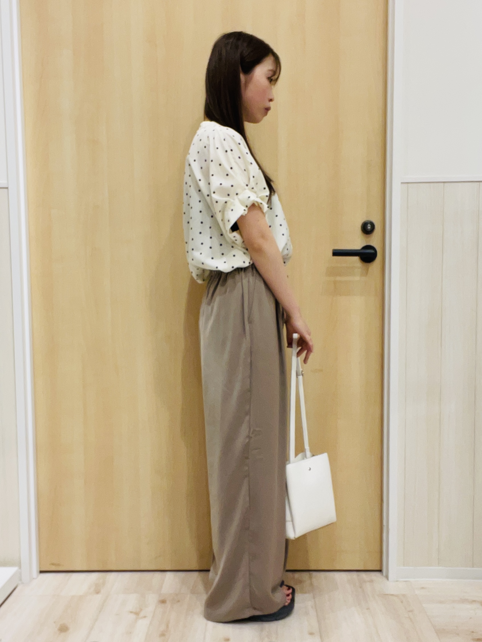 minamiさんの「SHOO･LA･RUE｜【洗濯機可／洗濯後しわになりにくい】大人の甘さをプラスする ドット柄袖タックブラウス」を使ったコーディネート