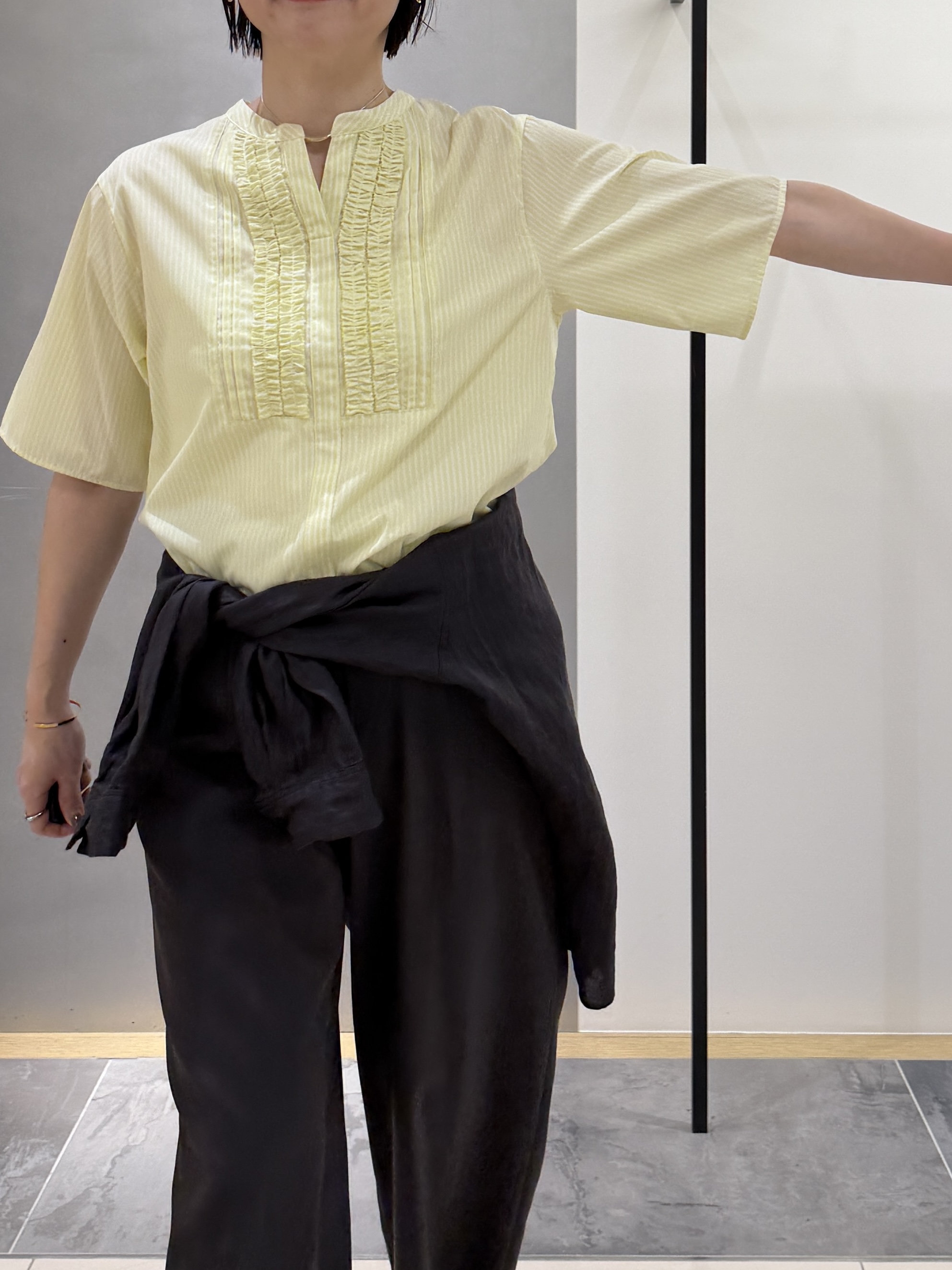 shihoさんの「INDIVI｜【洗える／UVケア／着映え】フリルピンタックブラウス」を使ったコーディネート