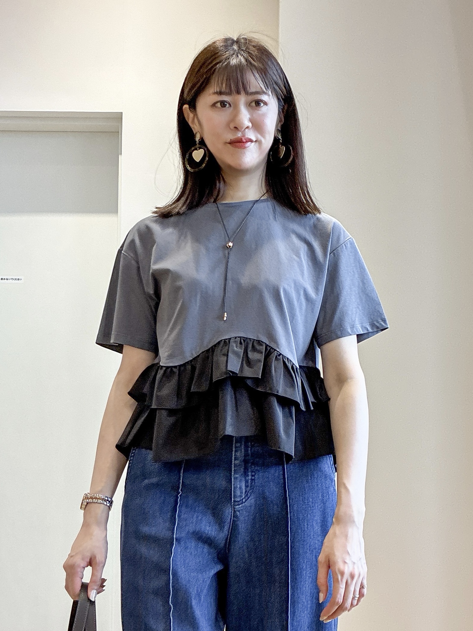 もんちゃんさんの「OPAQUE.CLIP｜裾フリルドッキングTシャツ【洗濯機OK】」を使ったコーディネート