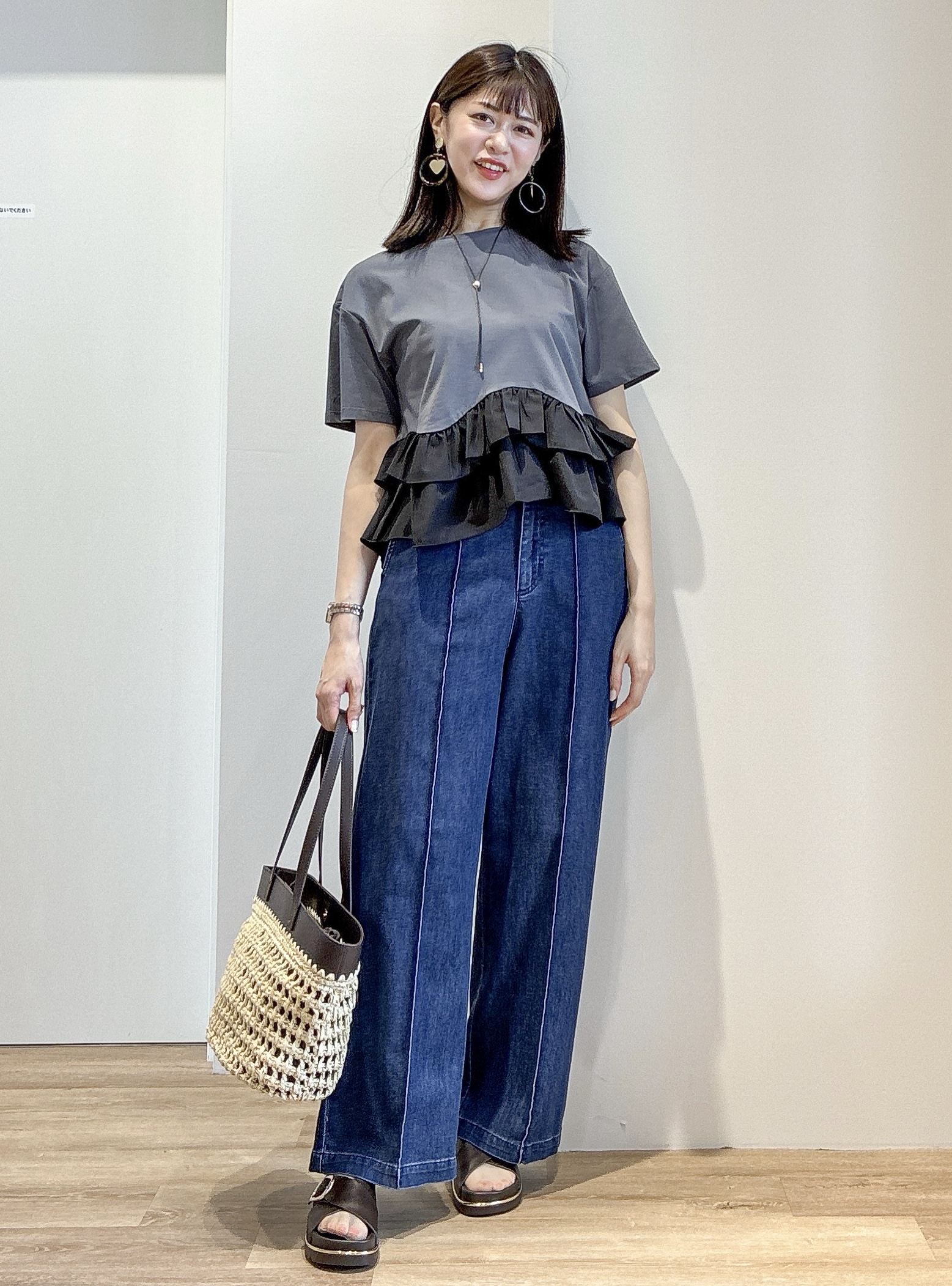 もんちゃんさんの「OPAQUE.CLIP｜裾フリルドッキングTシャツ【洗濯機OK】」を使ったコーディネート