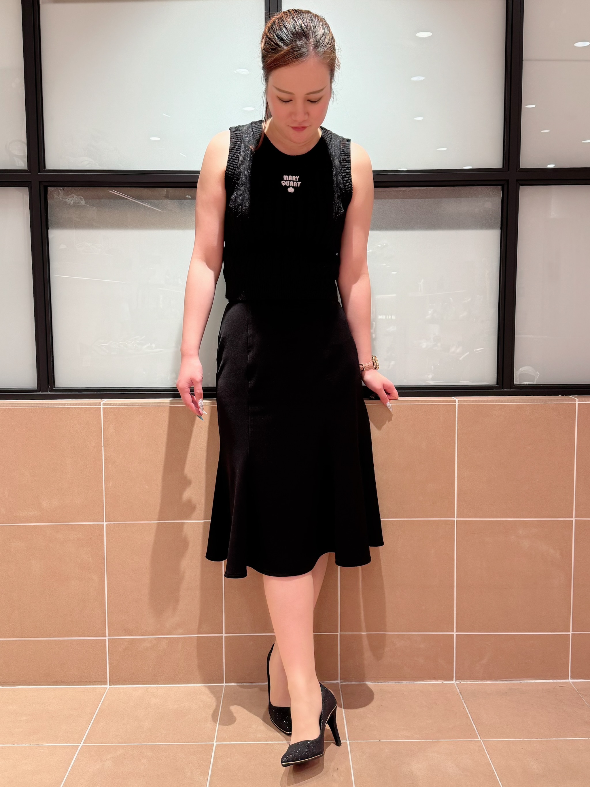 すみれさんの「ESPERANZA｜【12時間パンプス】約8.5cm／ラメ素材　歩きやすくて疲れにくい」を使ったコーディネート