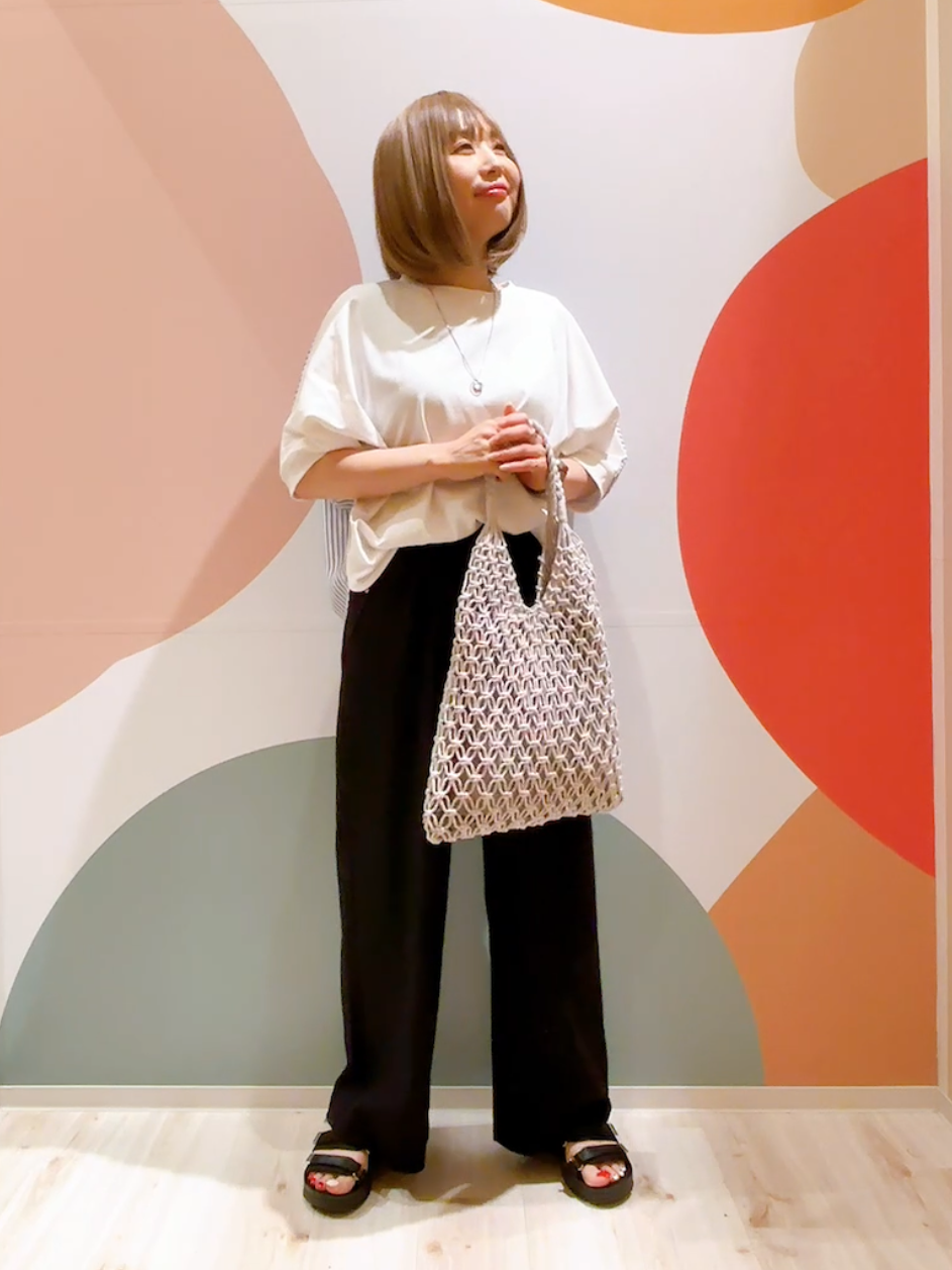 長男さんの「SHOO･LA･RUE｜【洗濯機可】スクエアネックが小顔効果に　きらきらラメタンクトップ」を使ったコーディネート