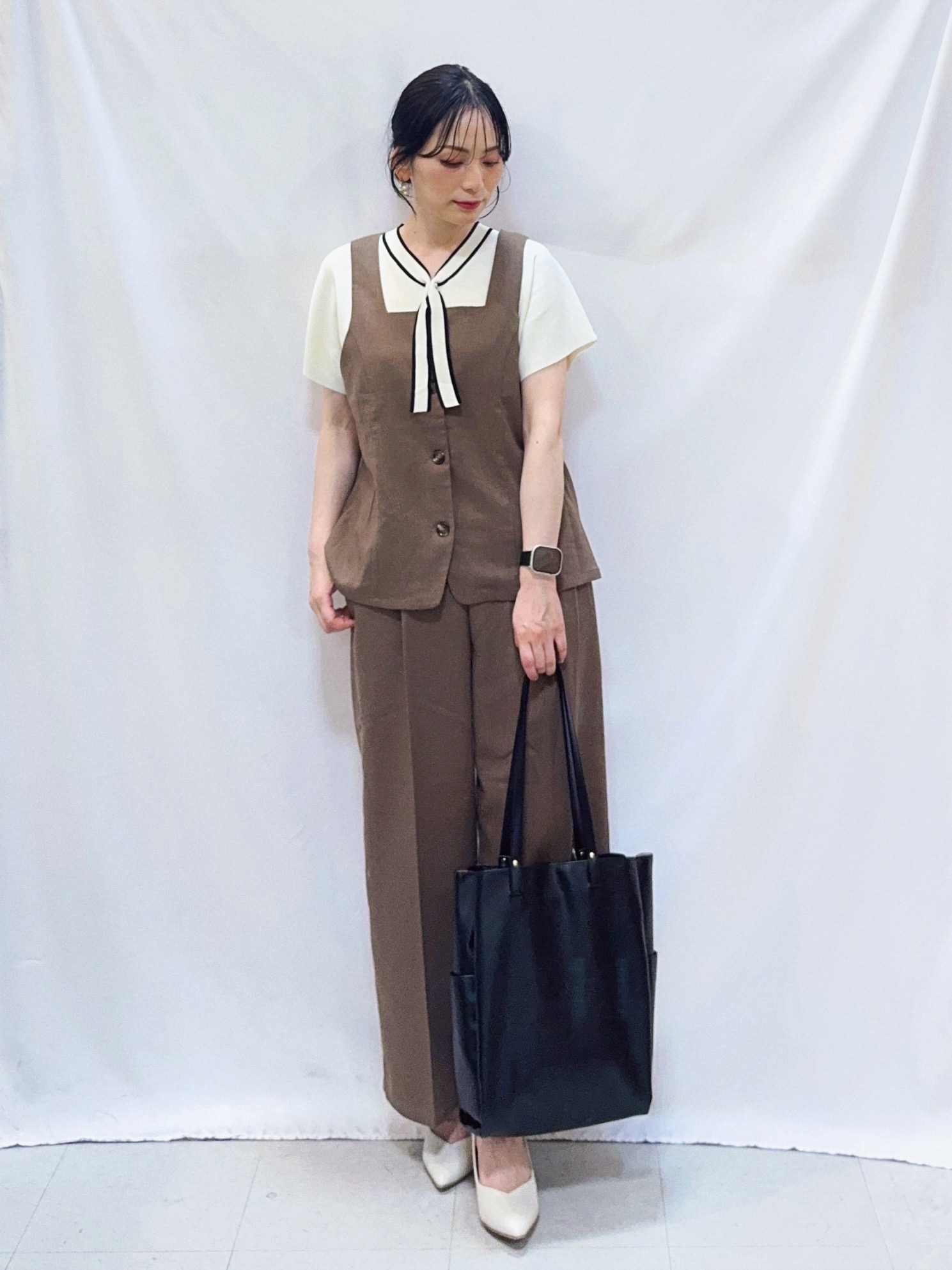 𝐇𝐢𝐫𝐨𝐦𝐢さんの「SHOO･LA･RUE｜【2点セット/S-LL】迷わず着られる 麻調ビスチェ＋ワイドパンツセット」を使ったコーディネート