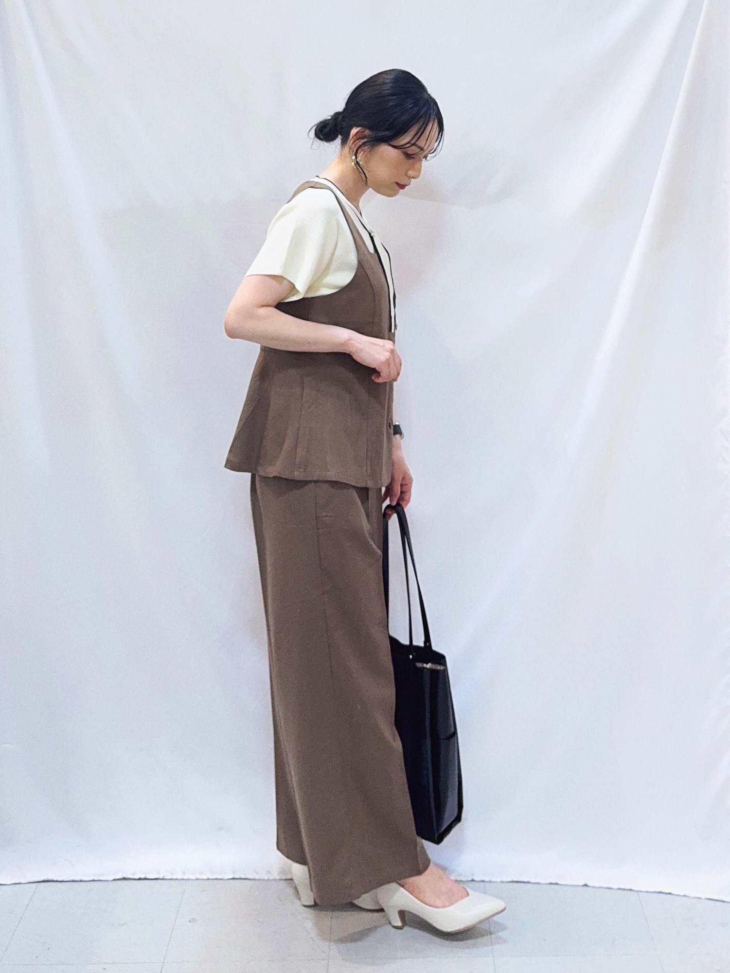𝐇𝐢𝐫𝐨𝐦𝐢さんの「SHOO･LA･RUE｜【2点セット/S-LL】迷わず着られる 麻調ビスチェ＋ワイドパンツセット」を使ったコーディネート