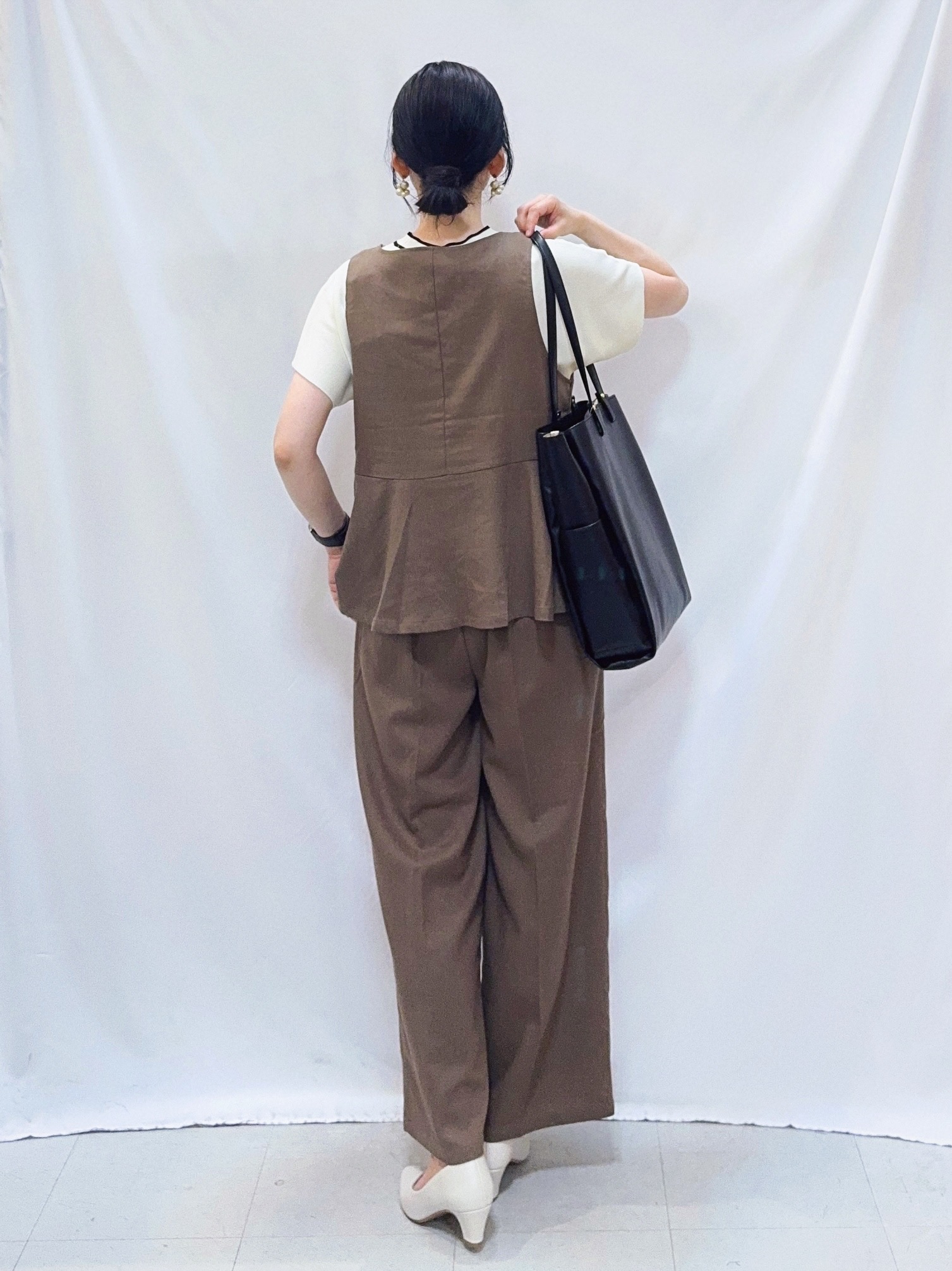 𝐇𝐢𝐫𝐨𝐦𝐢さんの「SHOO･LA･RUE｜【2点セット/S-LL】迷わず着られる 麻調ビスチェ＋ワイドパンツセット」を使ったコーディネート