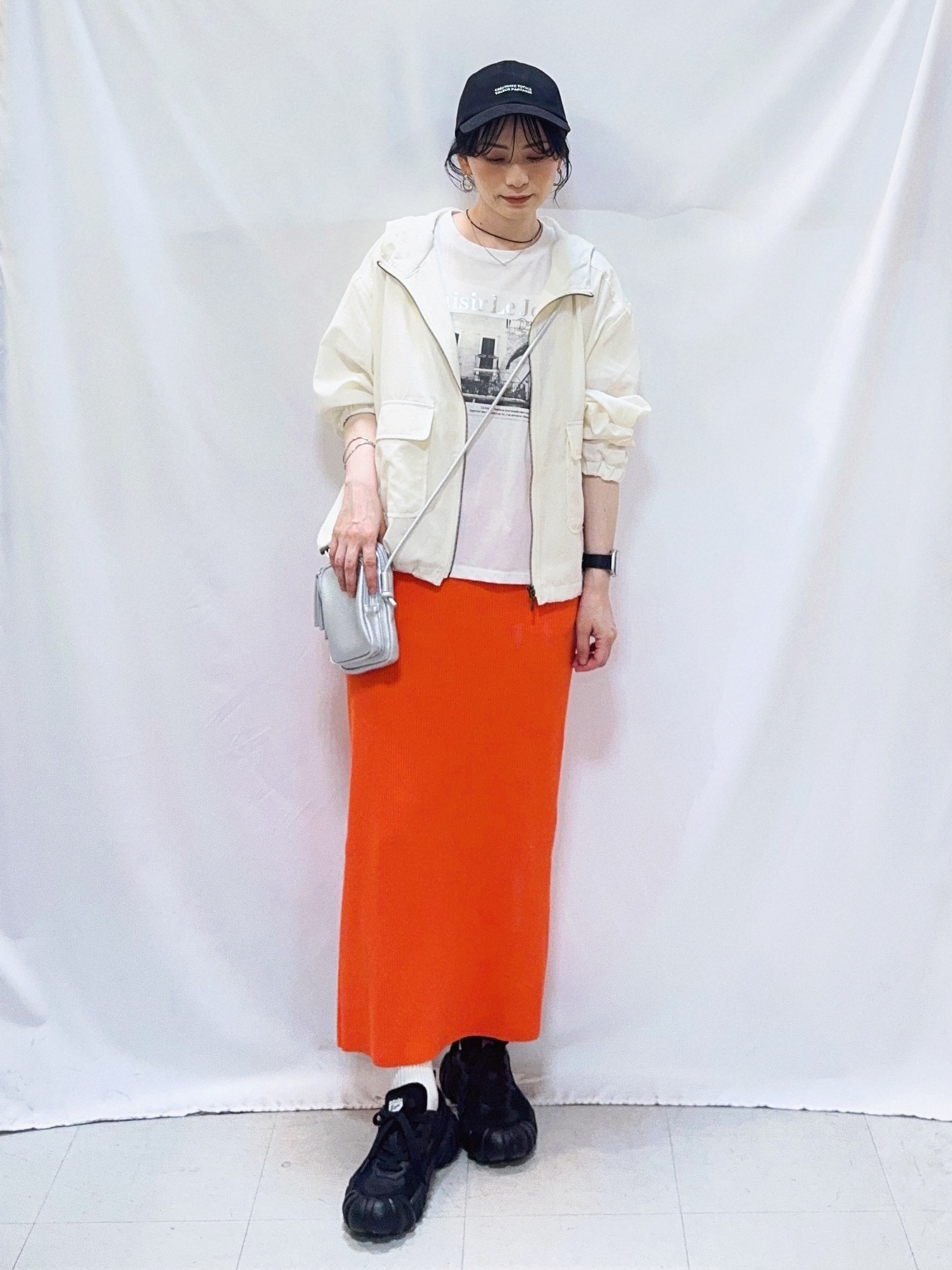 𝐇𝐢𝐫𝐨𝐦𝐢さんの「SHOO･LA･RUE｜【S-LL/UV】季節の変わり目に ゴールドパーツが上品なフード付きブルゾン」を使ったコーディネート