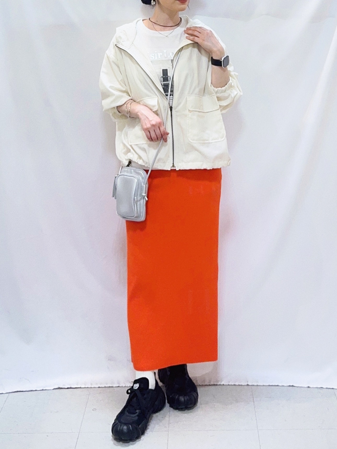 𝐇𝐢𝐫𝐨𝐦𝐢さんの「SHOO･LA･RUE｜【S-LL/UV】季節の変わり目に ゴールドパーツが上品なフード付きブルゾン」を使ったコーディネート
