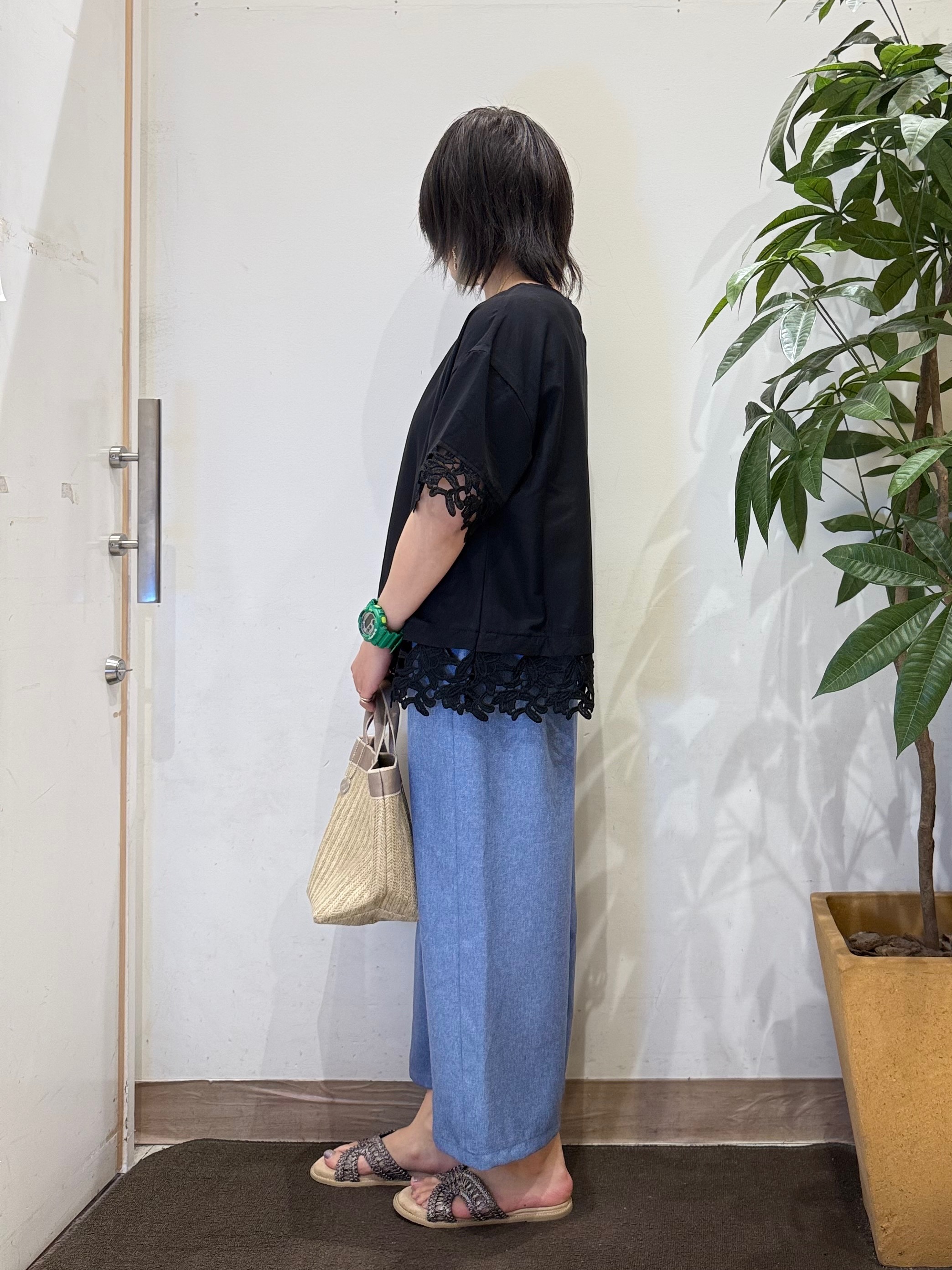 misakiさんの「SHOO･LA･RUE｜【洗濯後しわになりにくい/S-LL】コーデの主役になる レース付きブラウス」を使ったコーディネート