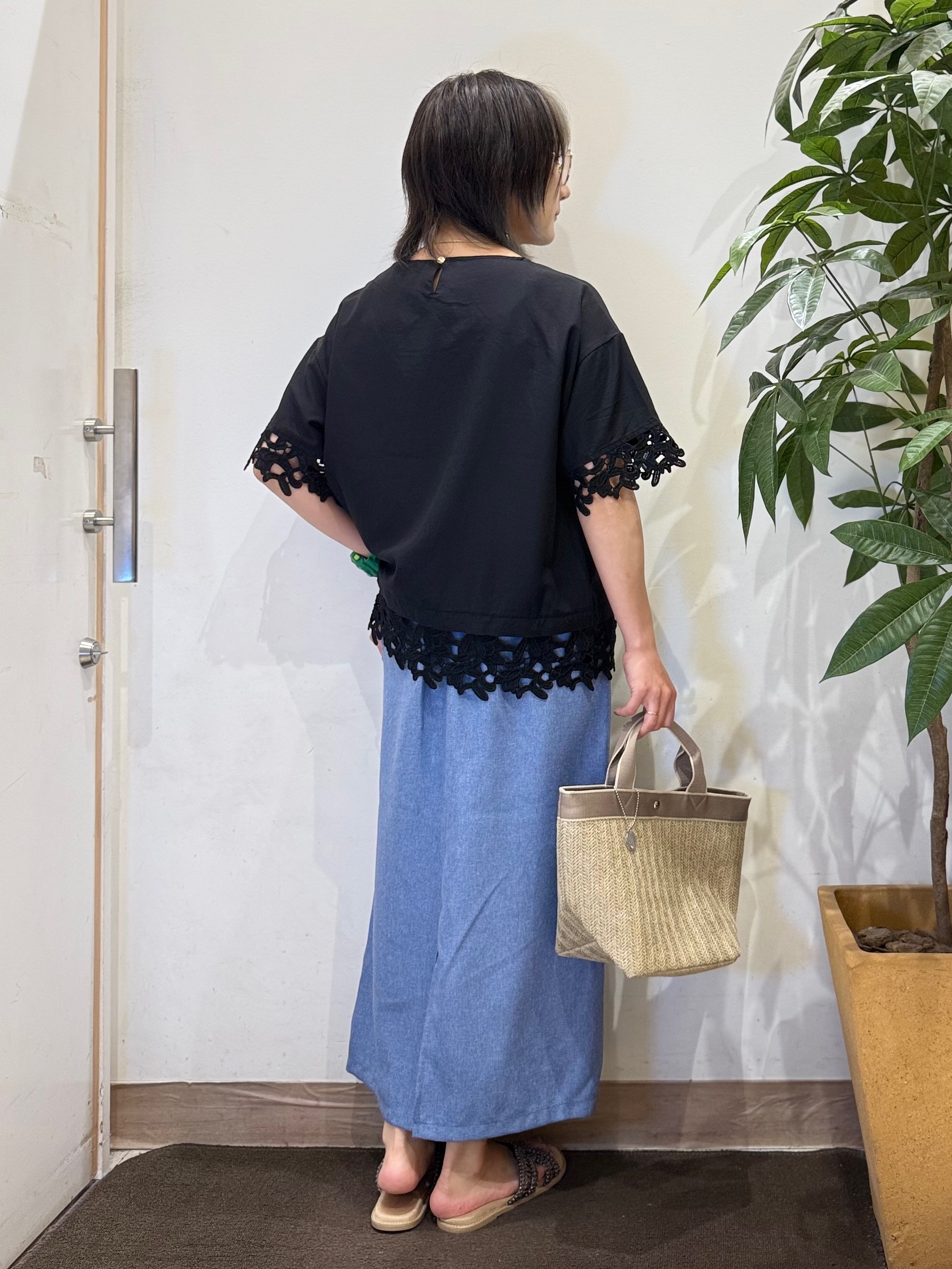 misakiさんの「SHOO･LA･RUE｜【洗濯後しわになりにくい/S-LL】コーデの主役になる レース付きブラウス」を使ったコーディネート