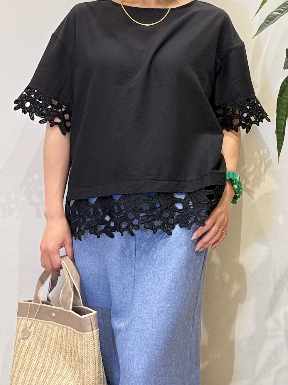 misakiさんの「SHOO･LA･RUE｜【洗濯後しわになりにくい/S-LL】コーデの主役になる レース付きブラウス」を使ったコーディネート