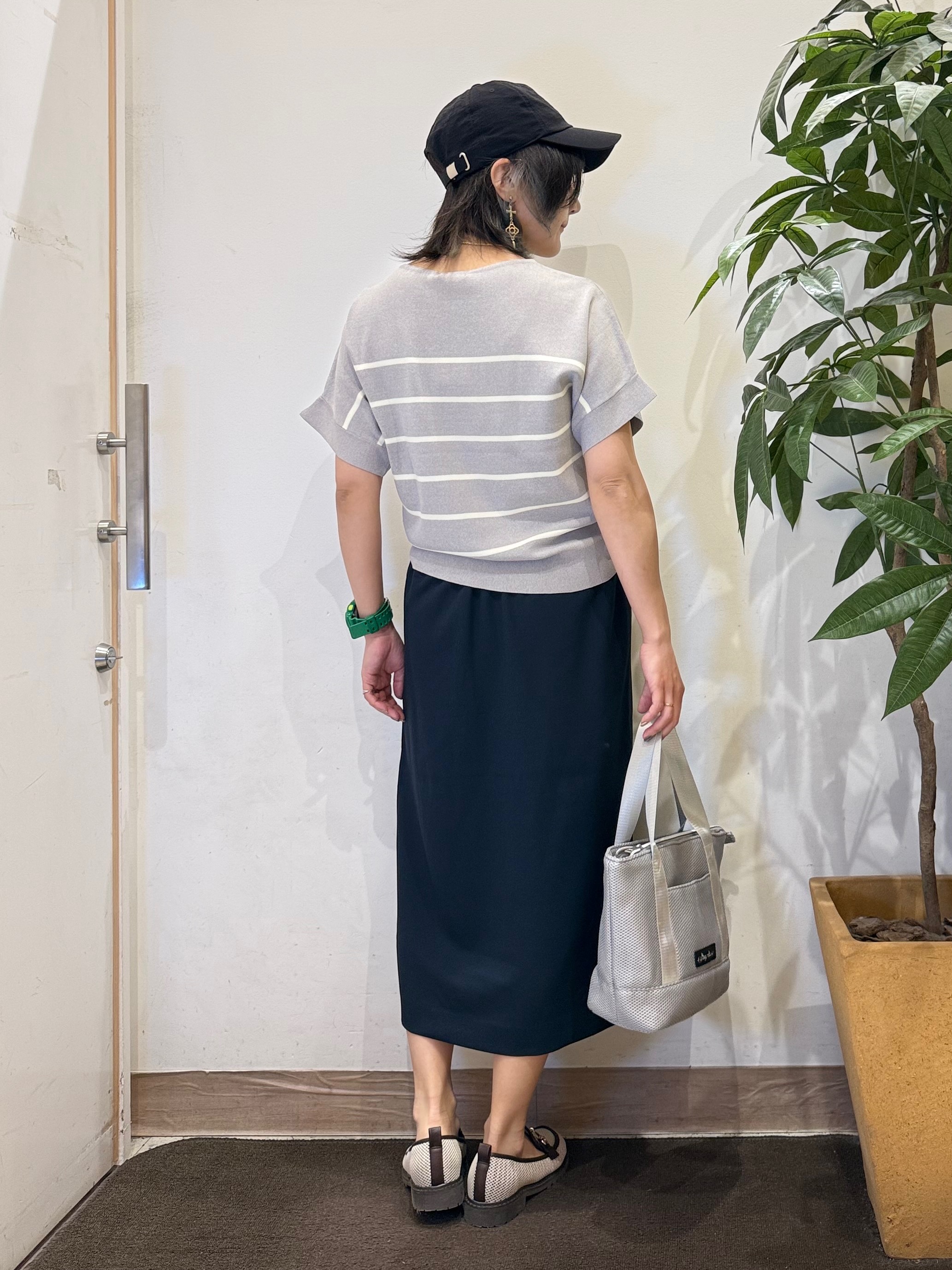 misakiさんの「SHOO･LA･RUE｜【毎日洗える/UV】二の腕隠れる さらっとドルマン半袖ニット」を使ったコーディネート