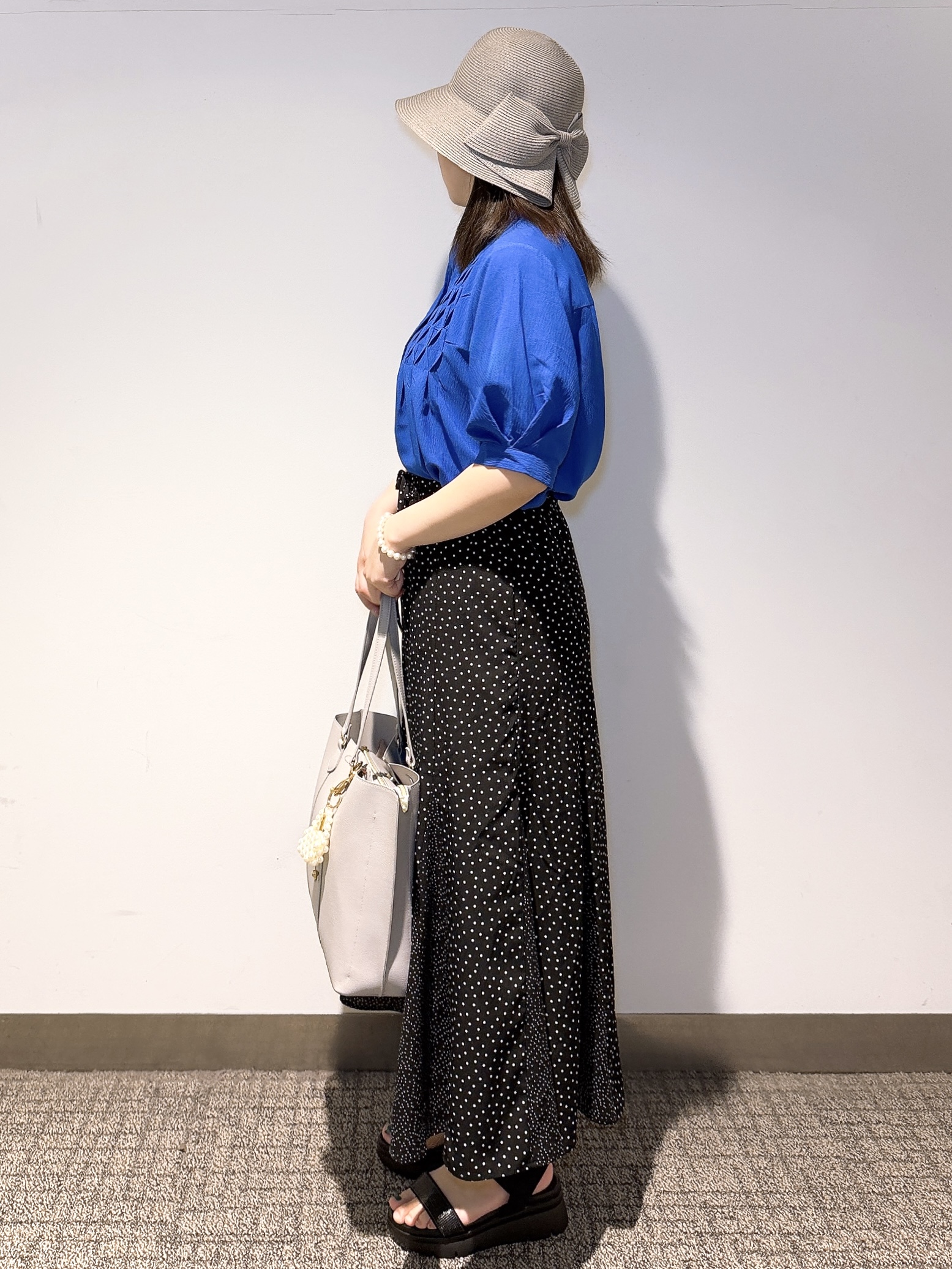 みーさんの「grove｜【貴島明日香さん着用/体型カバー】ON・OFF使えるスモッキングタックブラウス」を使ったコーディネート