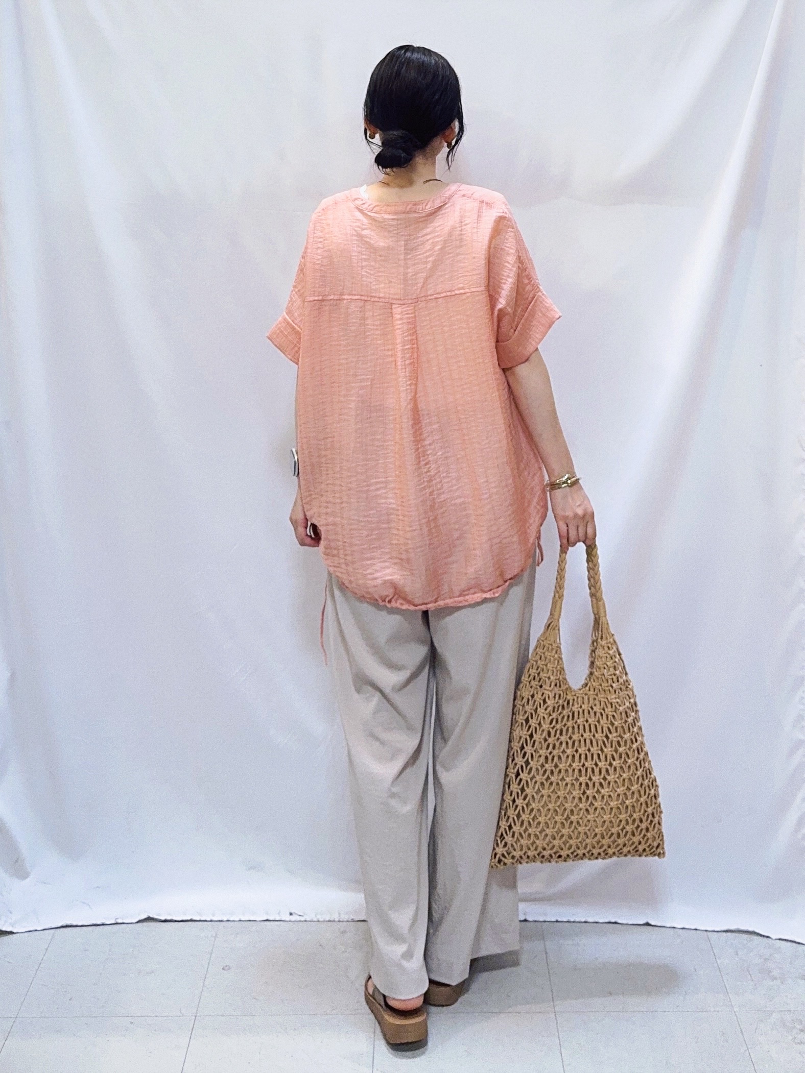 𝐇𝐢𝐫𝐨𝐦𝐢さんの「SHOO･LA･RUE｜【高レビュー/体型カバー】インせず着られる スキッパー裾リボンブラウス」を使ったコーディネート