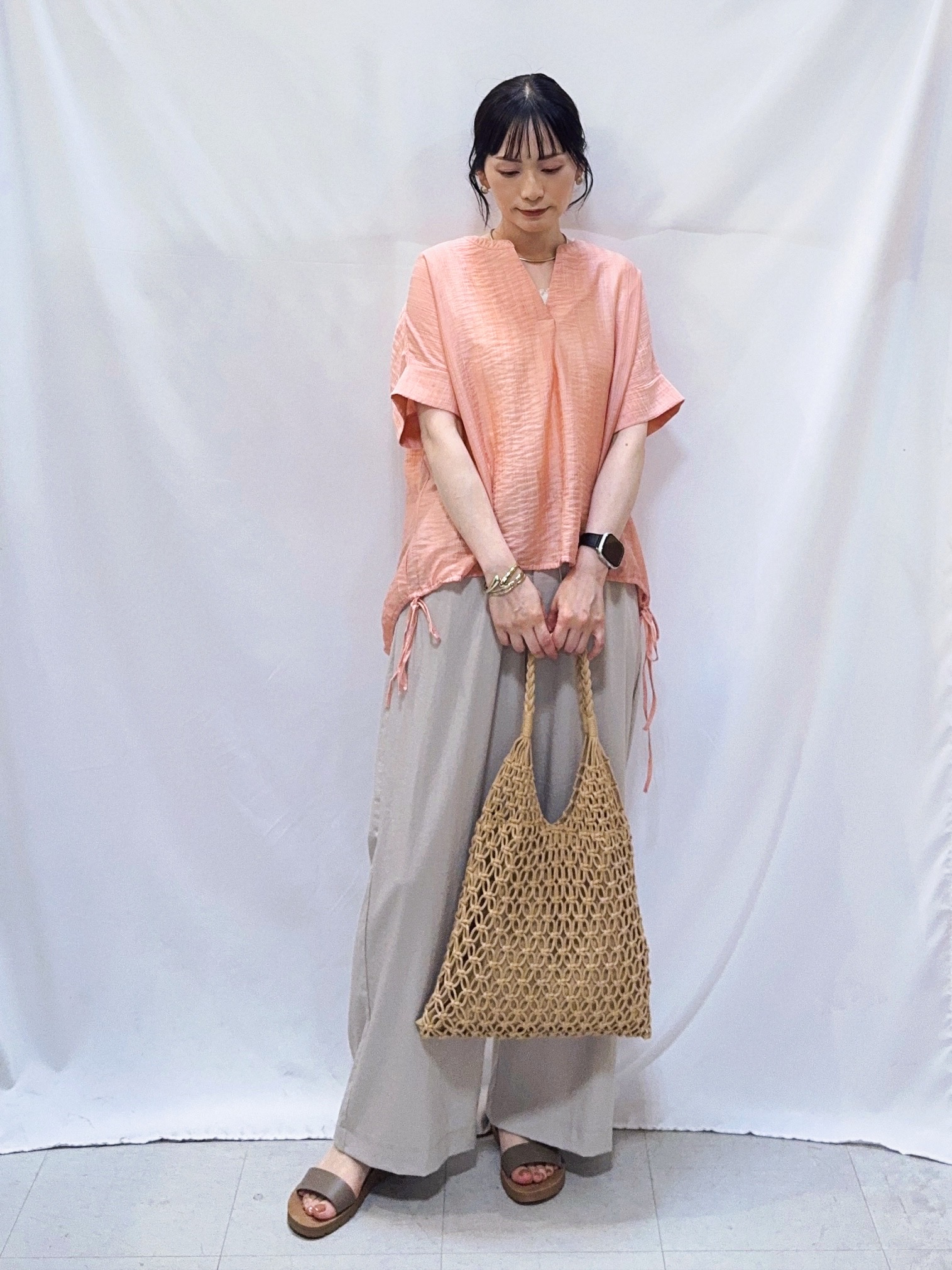 𝐇𝐢𝐫𝐨𝐦𝐢さんの「SHOO･LA･RUE｜【高レビュー/体型カバー】インせず着られる スキッパー裾リボンブラウス」を使ったコーディネート