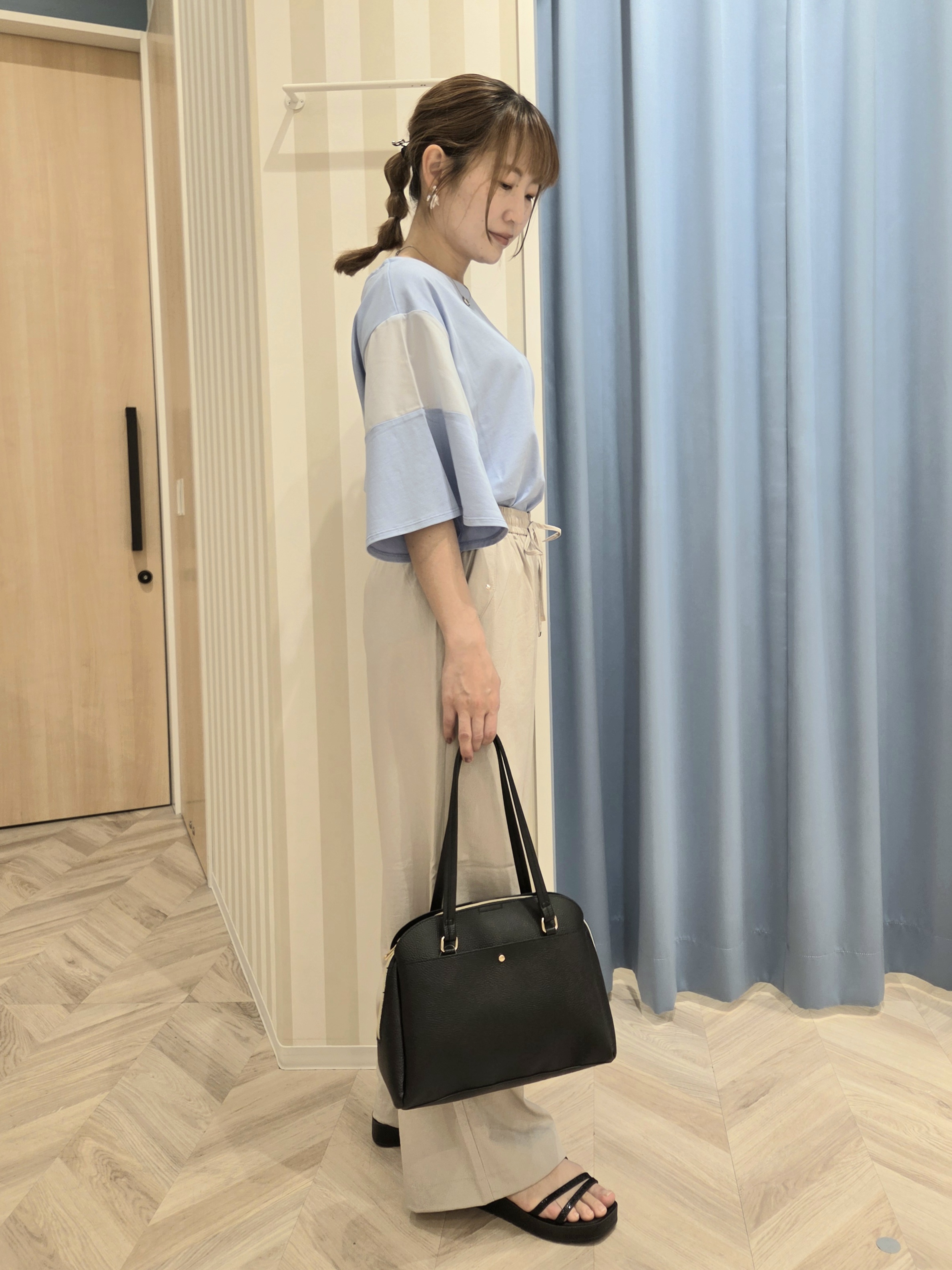 Ikumiさんの「SHOO･LA･RUE｜【S-LL/洗濯機可/体型カバー】フレアスリーブで二の腕を自然に隠せる 浅VネックTシャツ」を使ったコーディネート