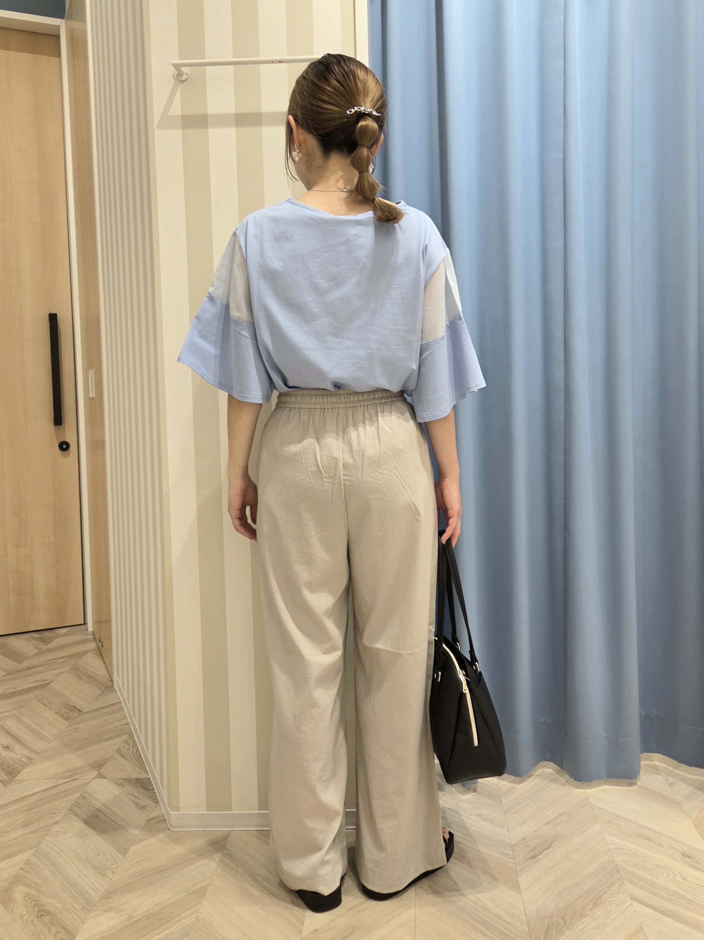 Ikumiさんの「SHOO･LA･RUE｜【S-LL/洗濯機可/体型カバー】フレアスリーブで二の腕を自然に隠せる 浅VネックTシャツ」を使ったコーディネート