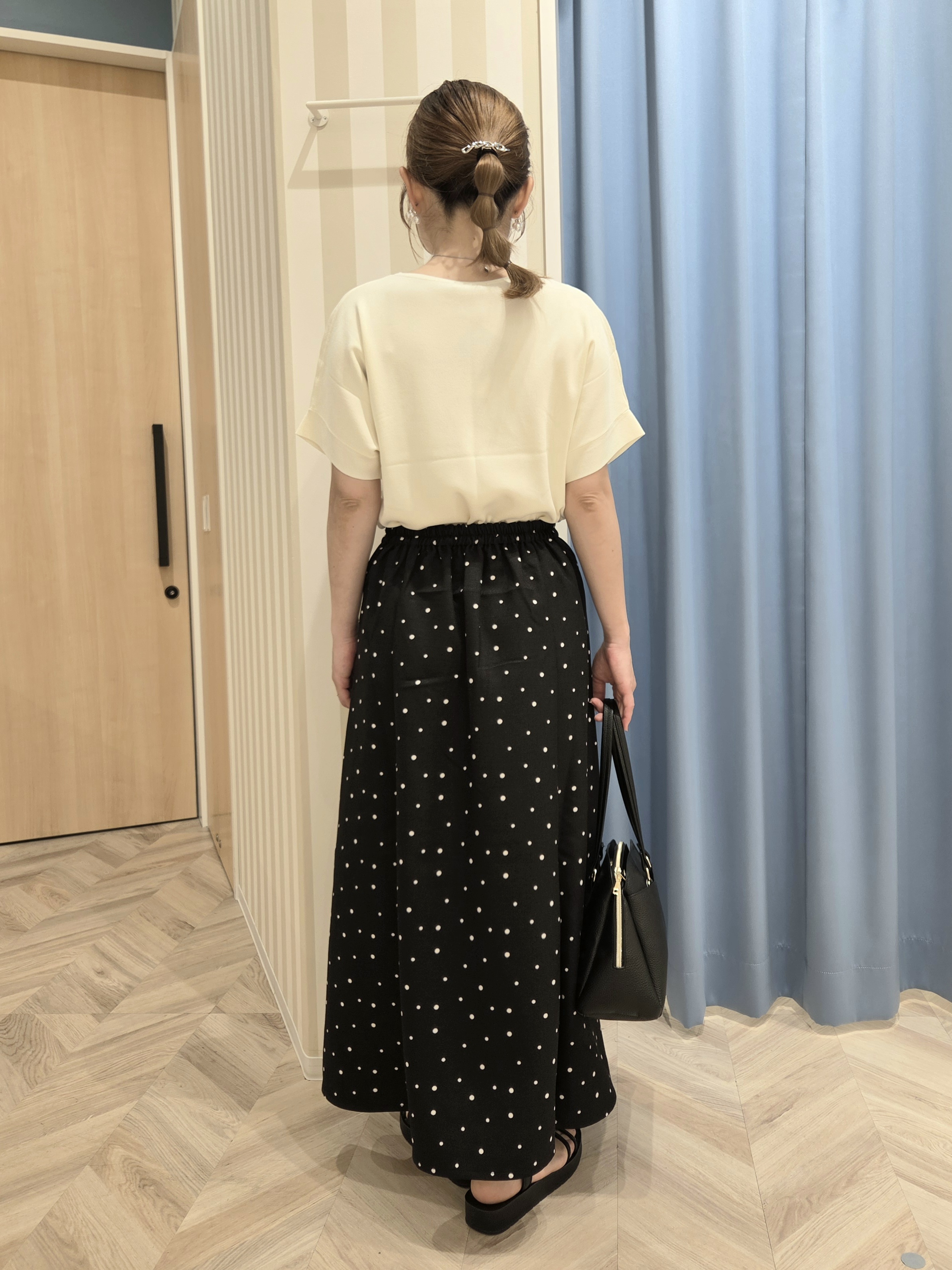 Ikumiさんの「SHOO･LA･RUE｜【毎日洗える/UV】二の腕隠れる さらっとドルマン半袖ニット」を使ったコーディネート