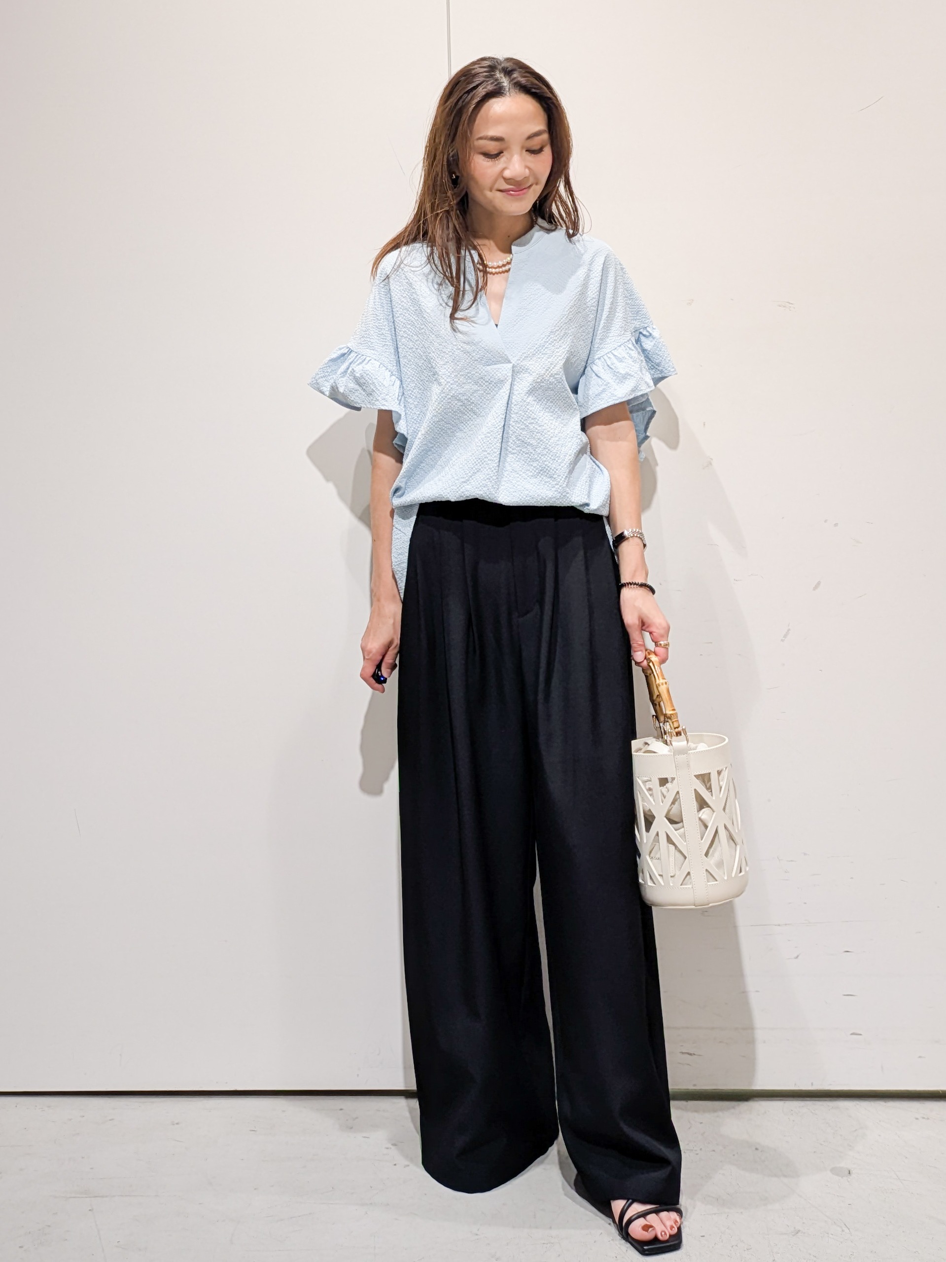machiさんの「OPAQUE.CLIP｜【UV】フリルスキッパーブラウス《洗濯機OK》」を使ったコーディネート