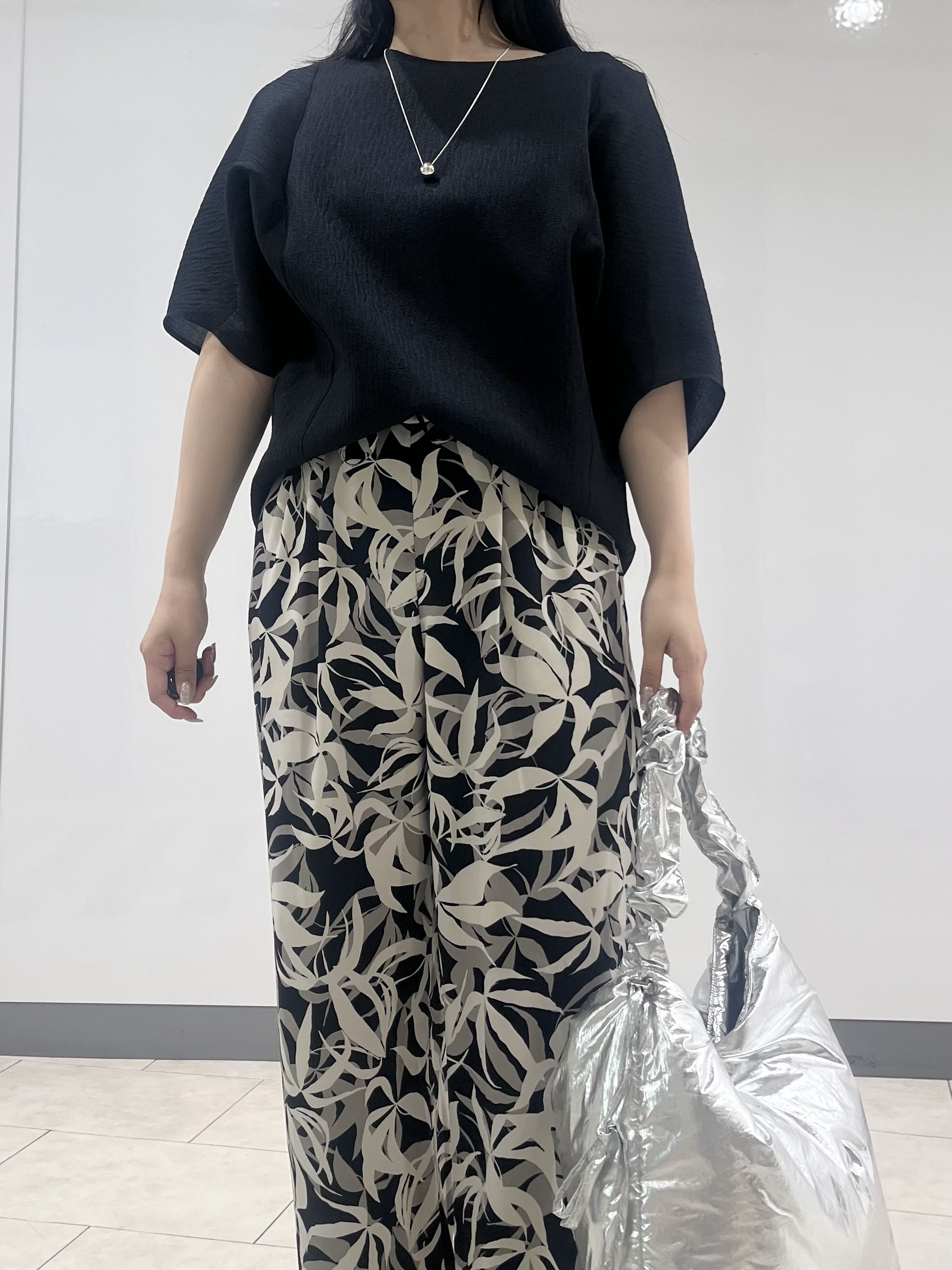 hasuさんの「INDIVI｜【華奢見え】ジャカード ドルマントップス」を使ったコーディネート