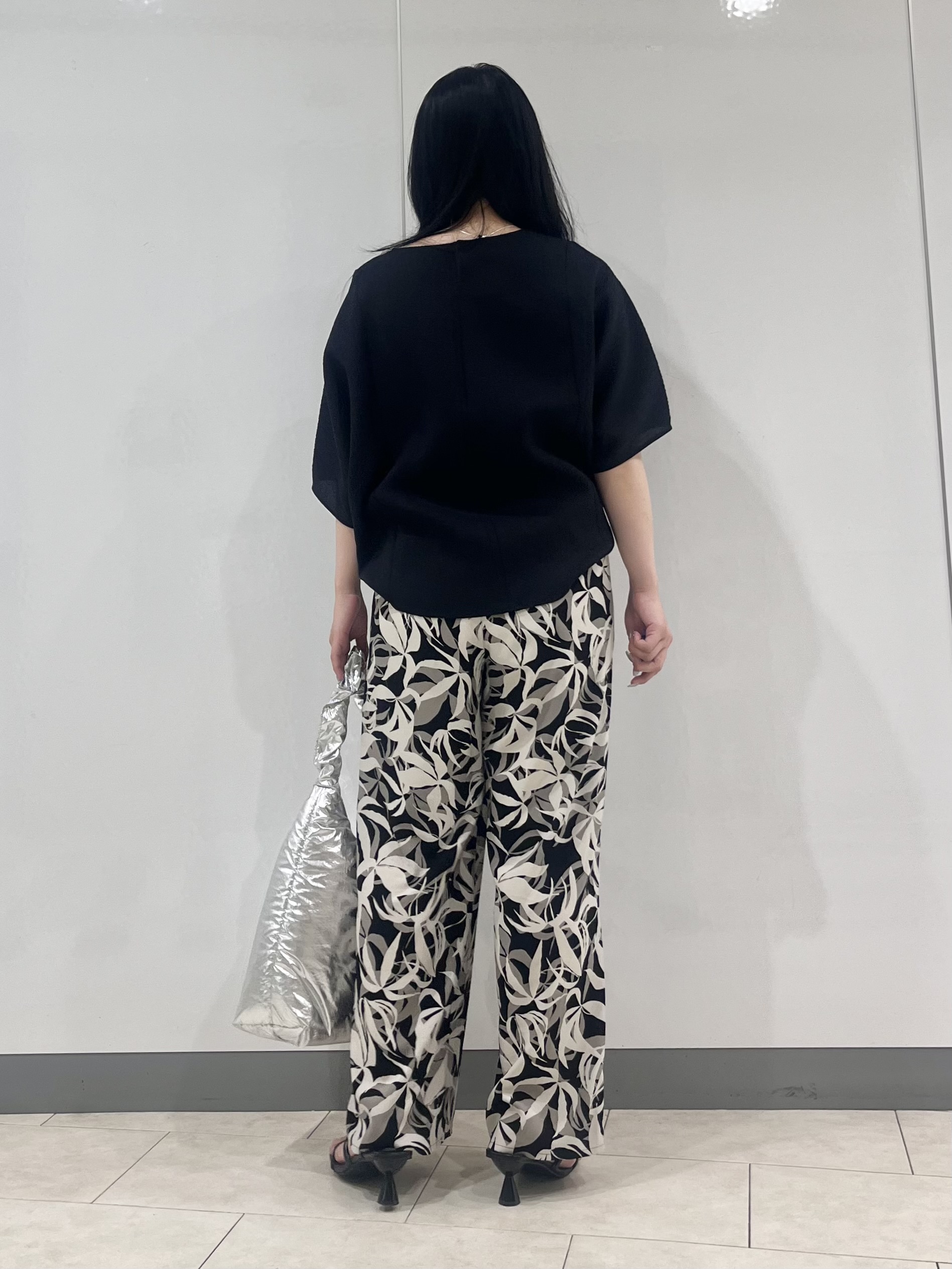 hasuさんの「INDIVI｜【華奢見え】ジャカード ドルマントップス」を使ったコーディネート