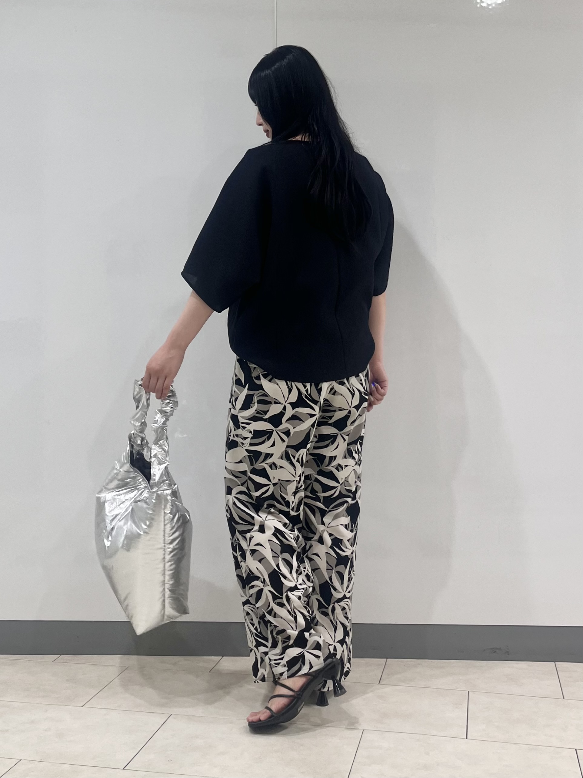 hasuさんの「INDIVI｜【華奢見え】ジャカード ドルマントップス」を使ったコーディネート