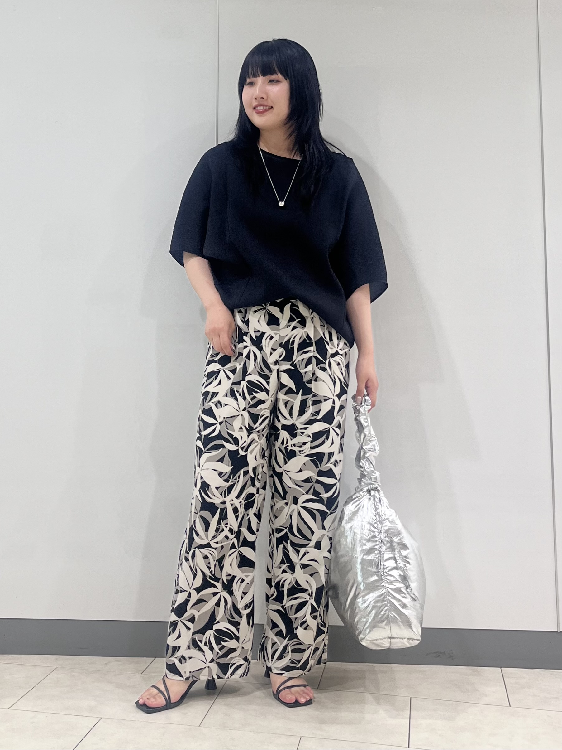 hasuさんの「INDIVI｜【華奢見え】ジャカード ドルマントップス」を使ったコーディネート