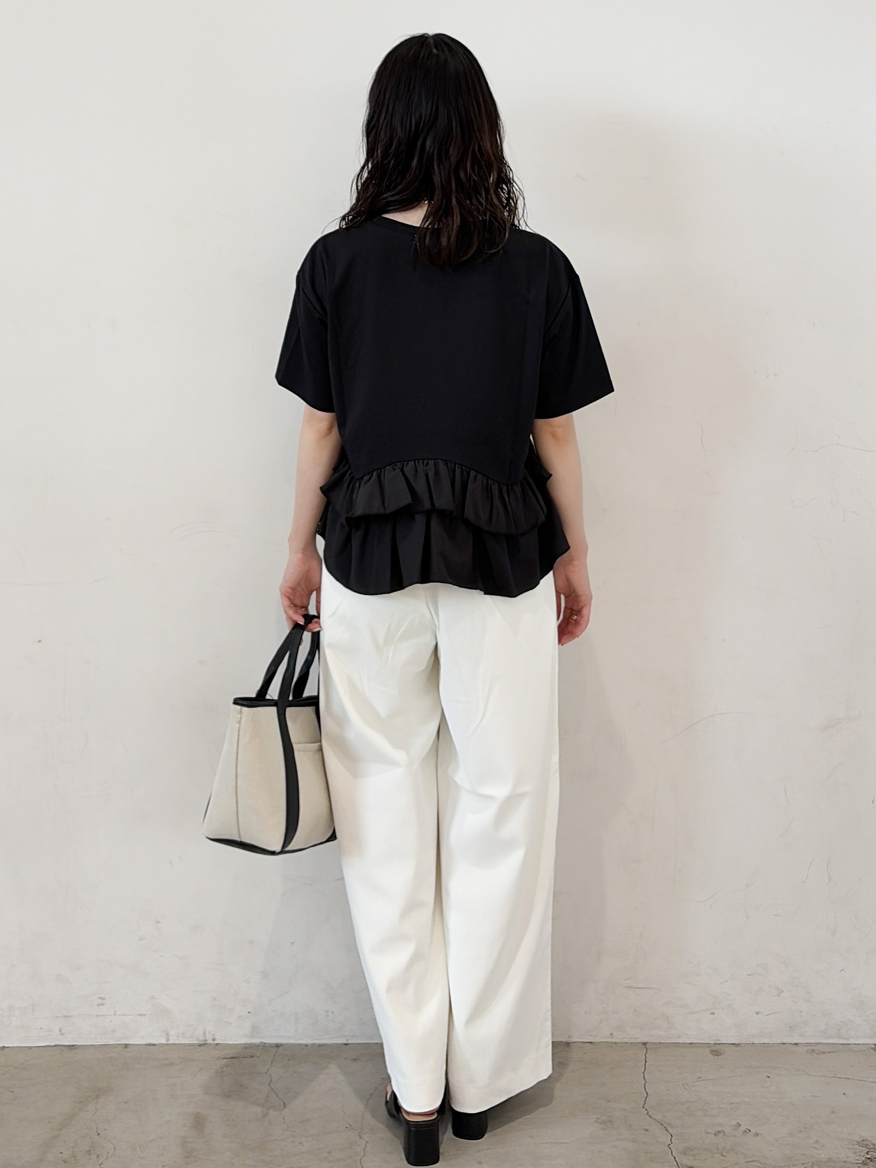 haruさんの「OPAQUE.CLIP｜裾フリルドッキングTシャツ【洗濯機OK】」を使ったコーディネート