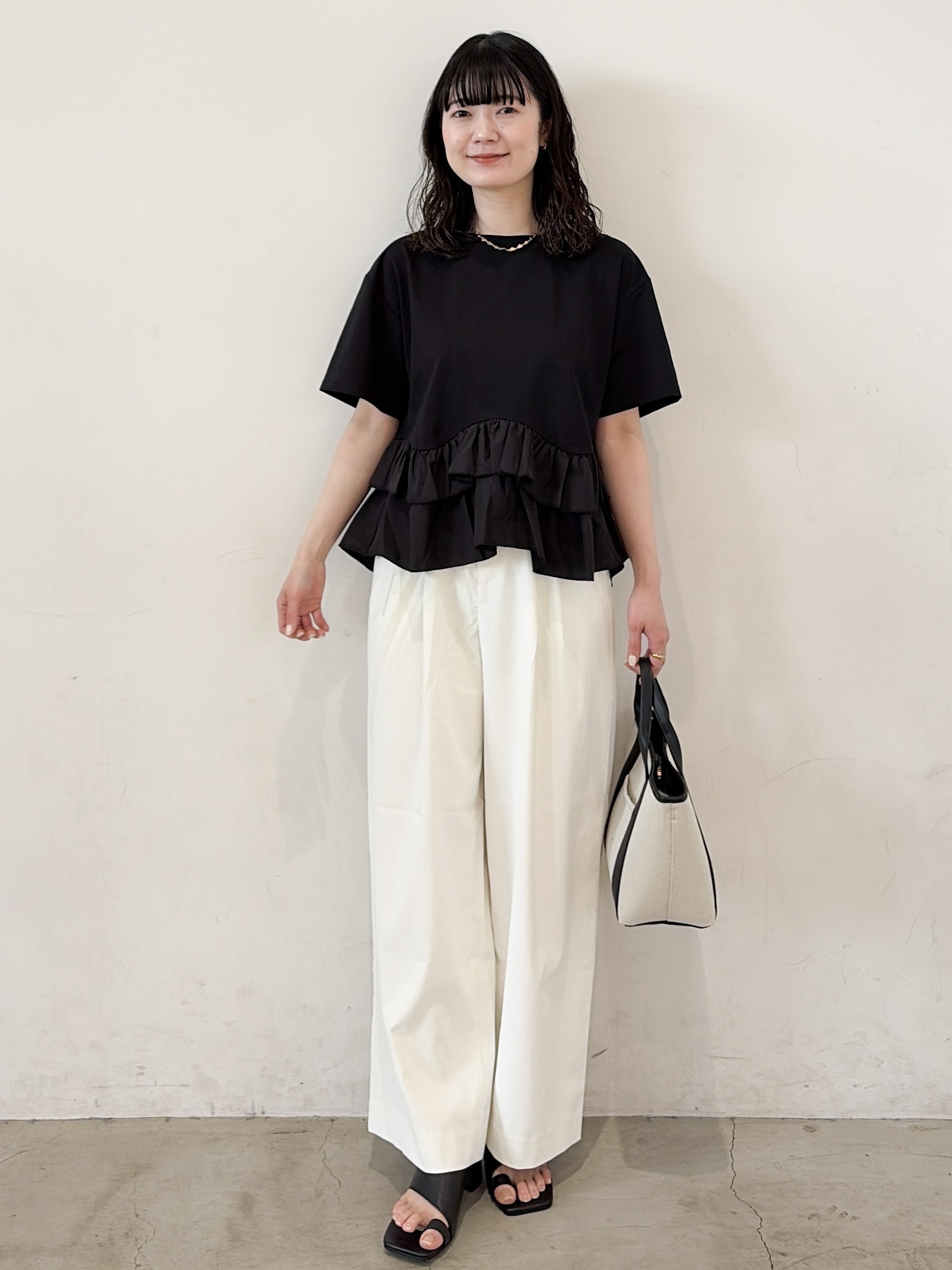 haruさんの「OPAQUE.CLIP｜裾フリルドッキングTシャツ【洗濯機OK】」を使ったコーディネート