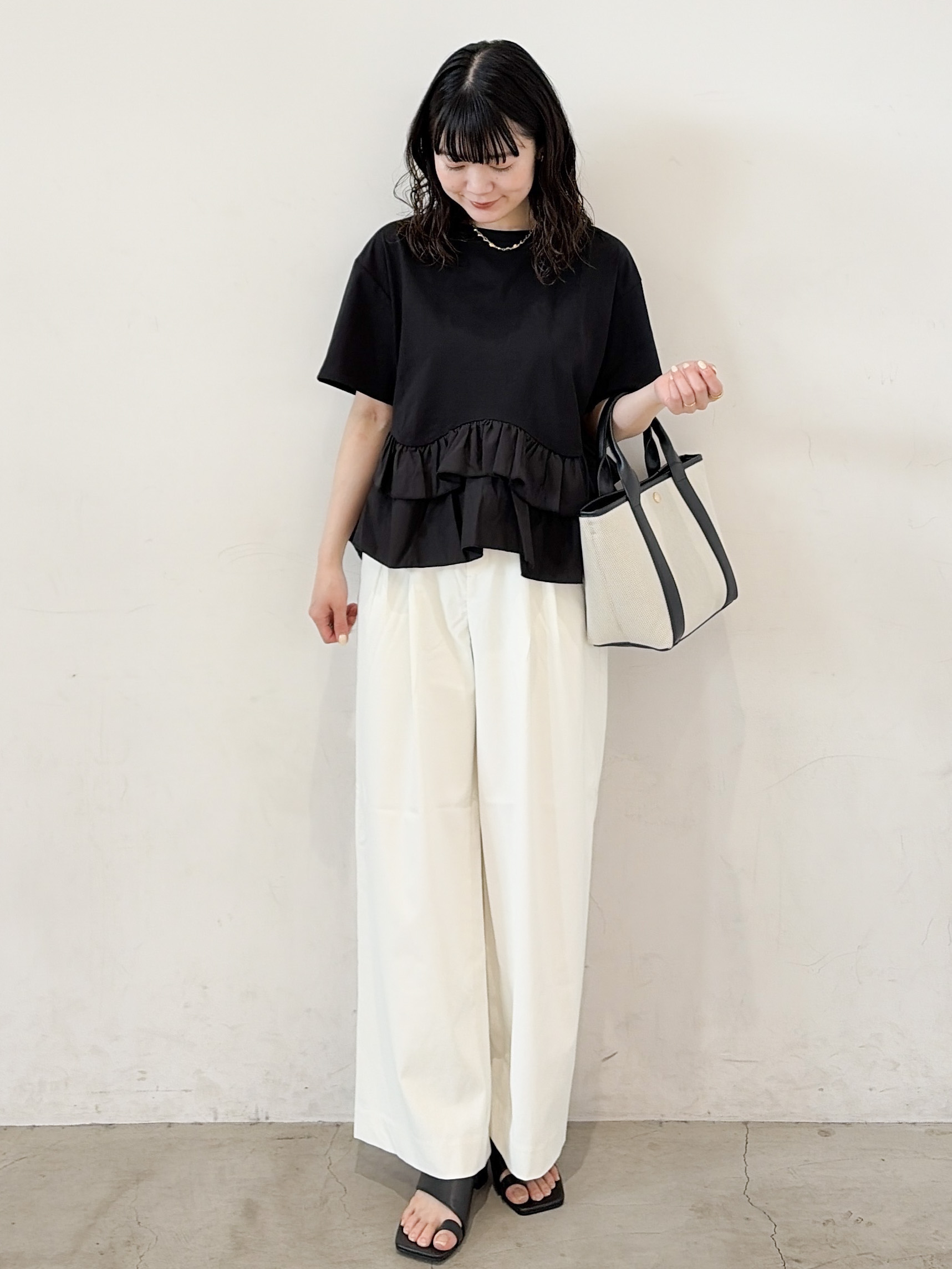 haruさんの「OPAQUE.CLIP｜裾フリルドッキングTシャツ【洗濯機OK】」を使ったコーディネート