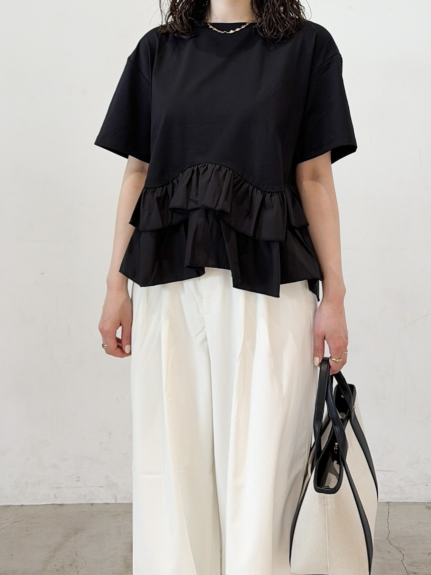 haruさんの「OPAQUE.CLIP｜裾フリルドッキングTシャツ【洗濯機OK】」を使ったコーディネート