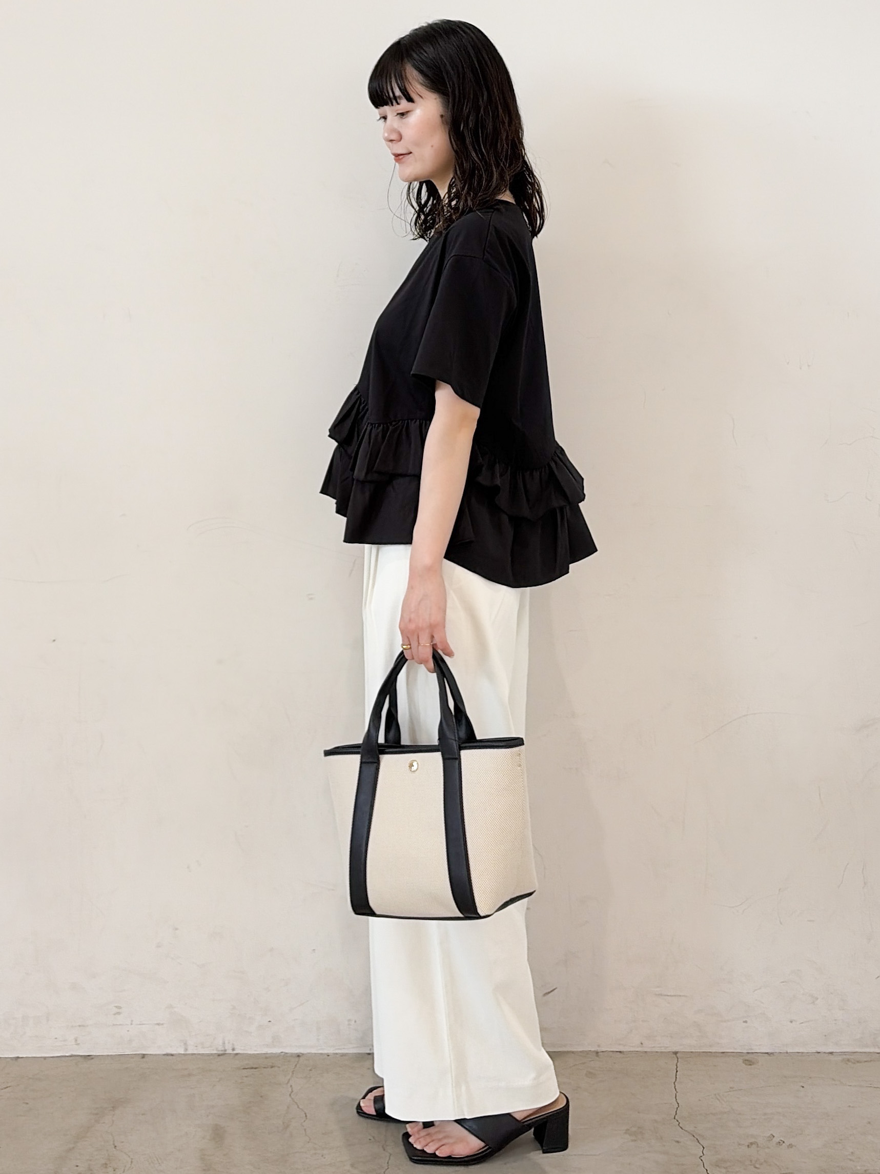 haruさんの「OPAQUE.CLIP｜裾フリルドッキングTシャツ【洗濯機OK】」を使ったコーディネート