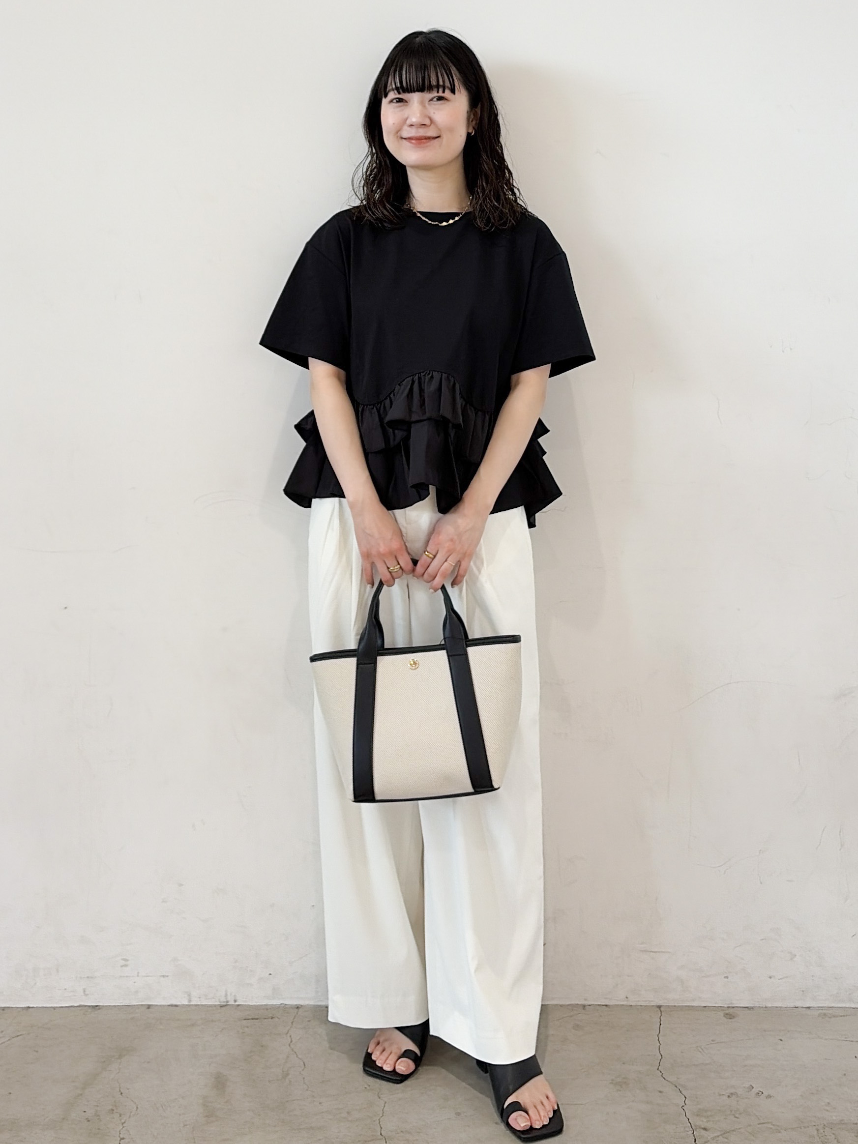 haruさんの「OPAQUE.CLIP｜裾フリルドッキングTシャツ【洗濯機OK】」を使ったコーディネート