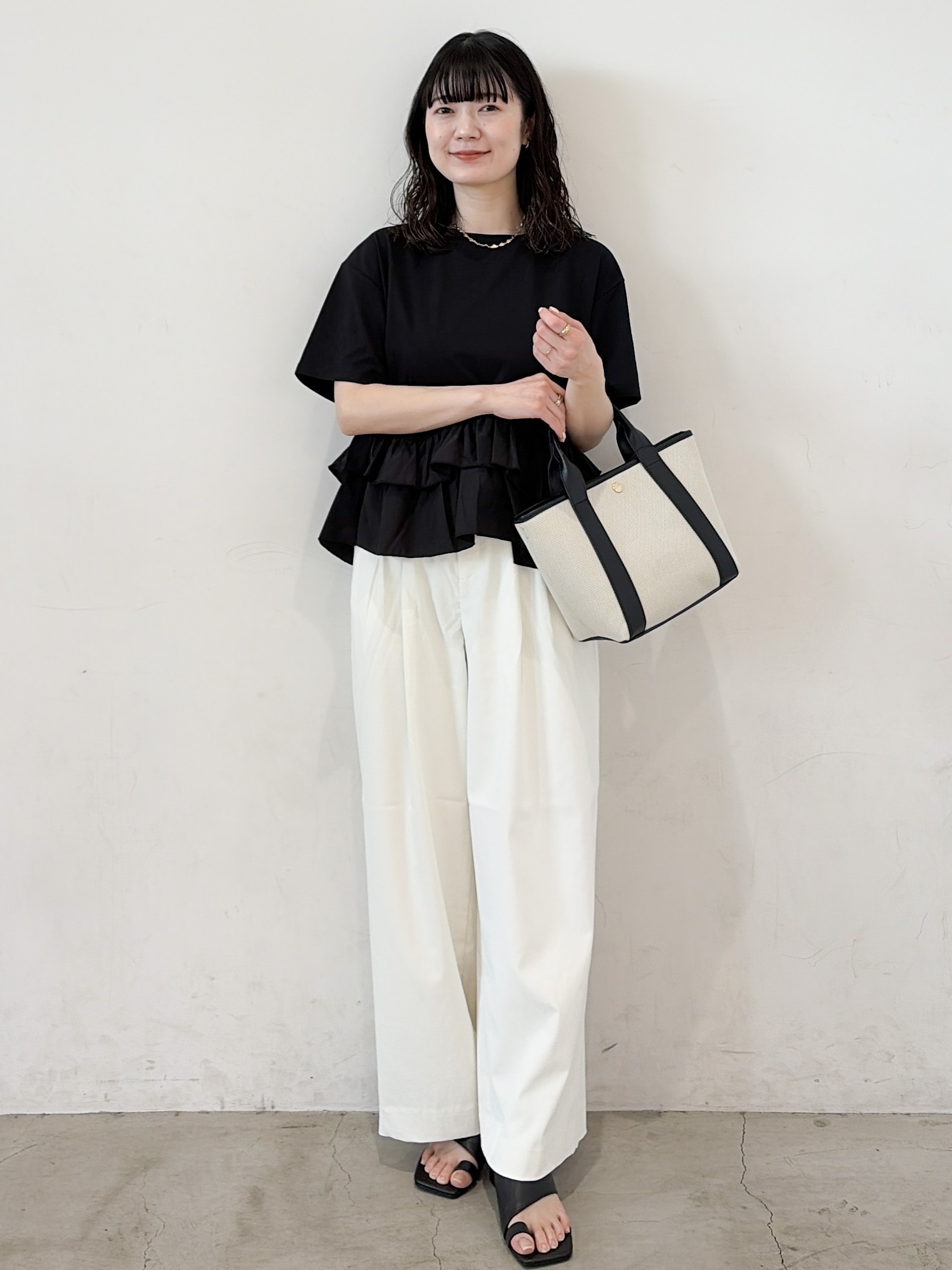 haruさんの「OPAQUE.CLIP｜裾フリルドッキングTシャツ【洗濯機OK】」を使ったコーディネート