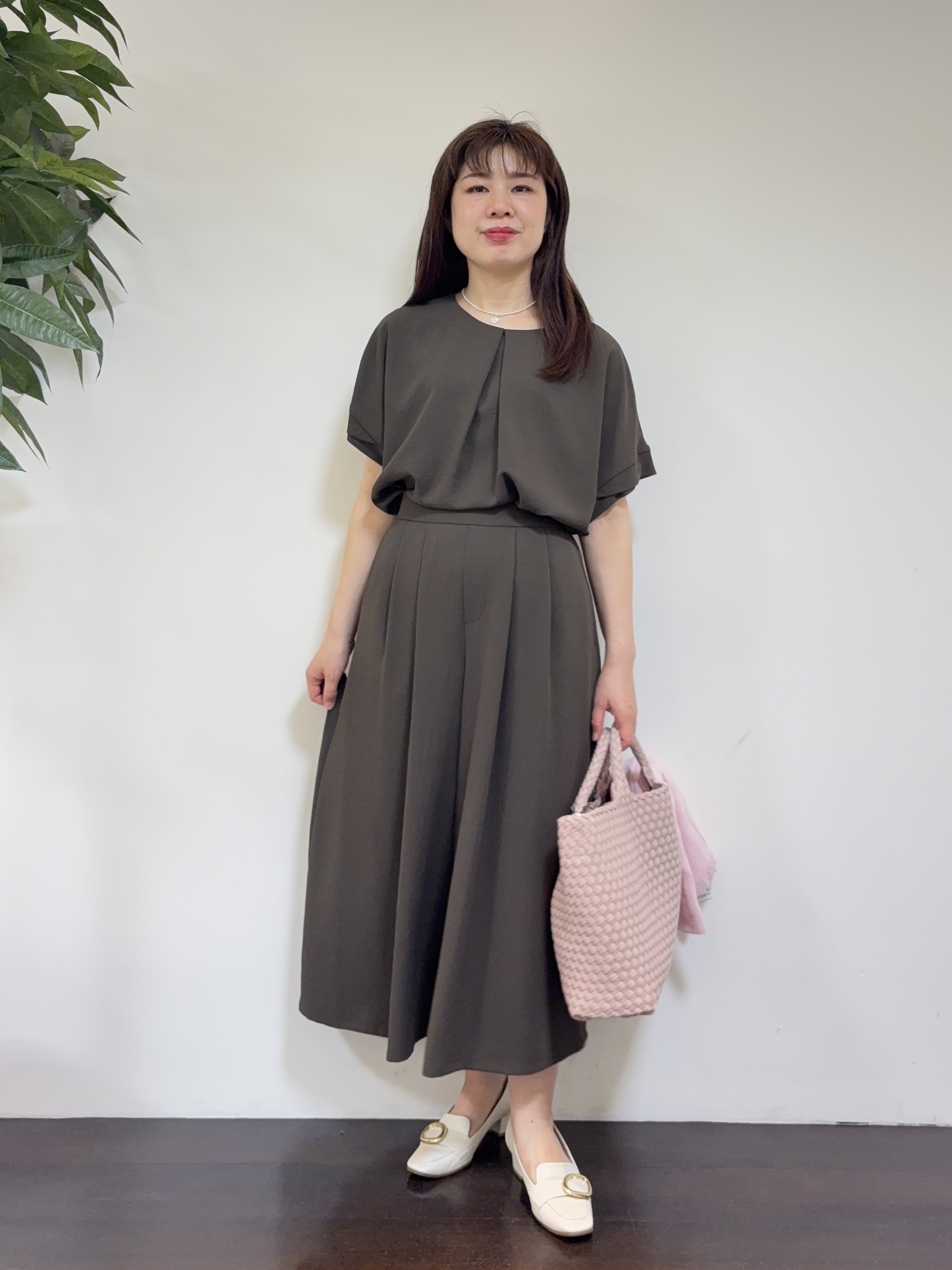 CHISATOさんの「UNTITLED｜【セットアップ可/UVカット/前後2WAY】リラクシーフレンチスリーブブラウス」を使ったコーディネート