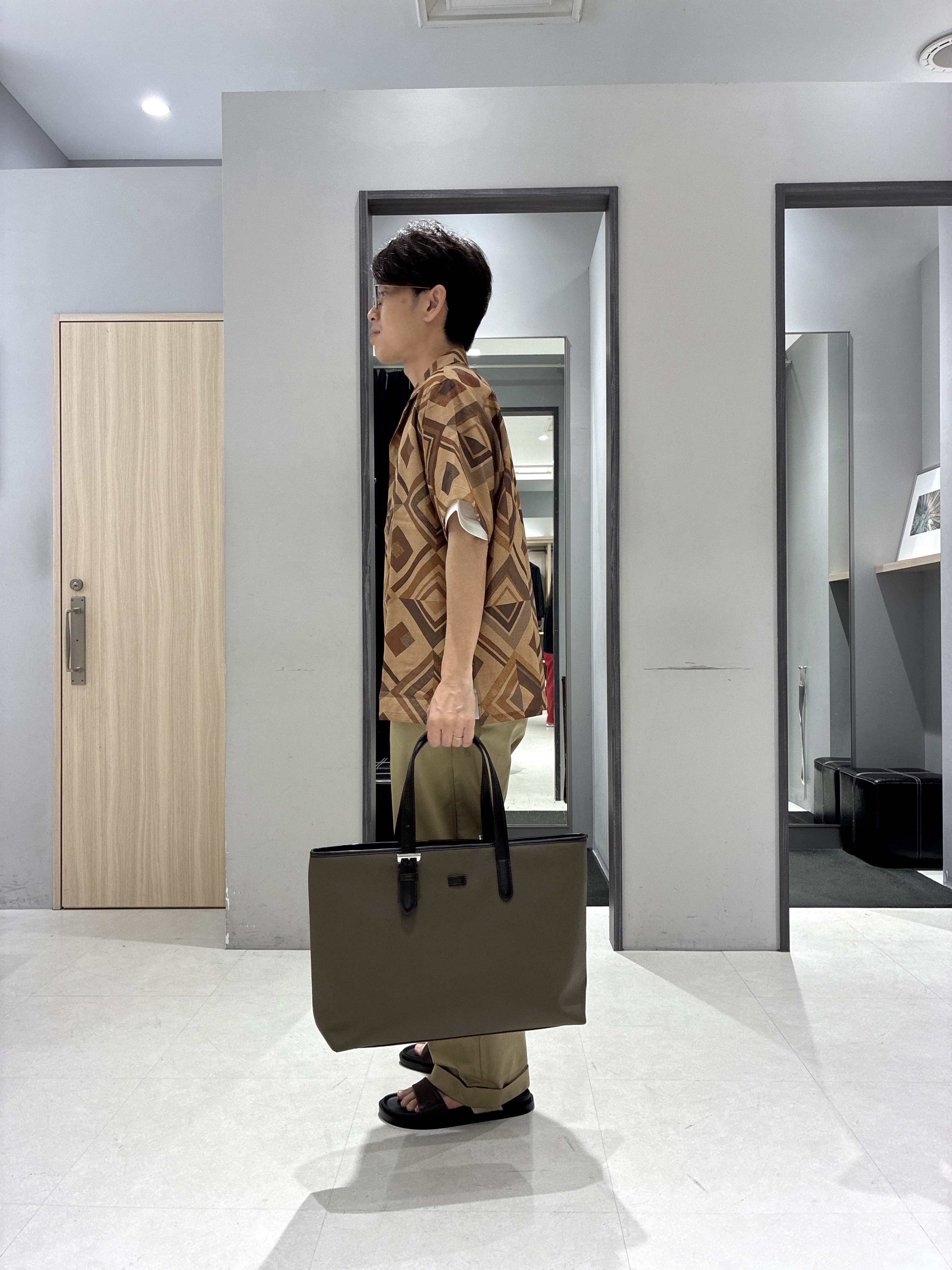 わいずみさんの「TAKEO KIKUCHI｜【吸汗速乾】タイル柄プリント 半袖シャツ」を使ったコーディネート