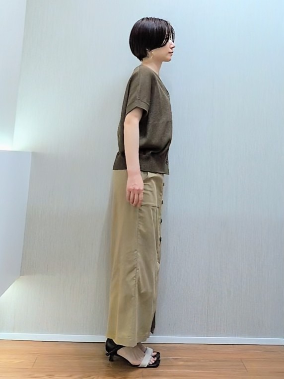 ミズタさんの「UNTITLED｜【洗える/清涼感】ドライタッチスリーブレスカーディガン」を使ったコーディネート
