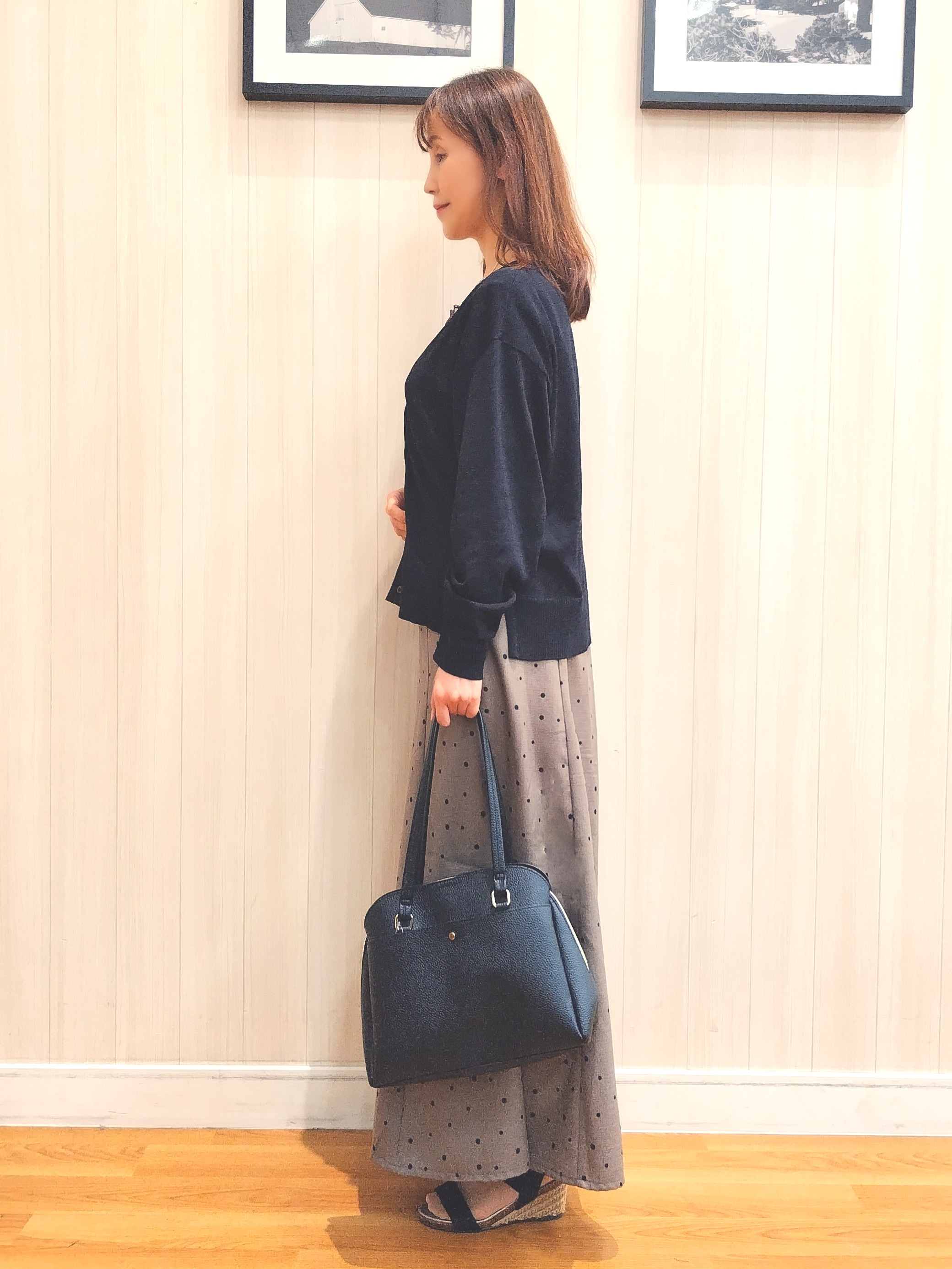 yseさんの「SHOO･LA･RUE｜【洗濯機可/UV】さらっとしたタッチが心地よい ショート丈 Vネックカーディガン」を使ったコーディネート