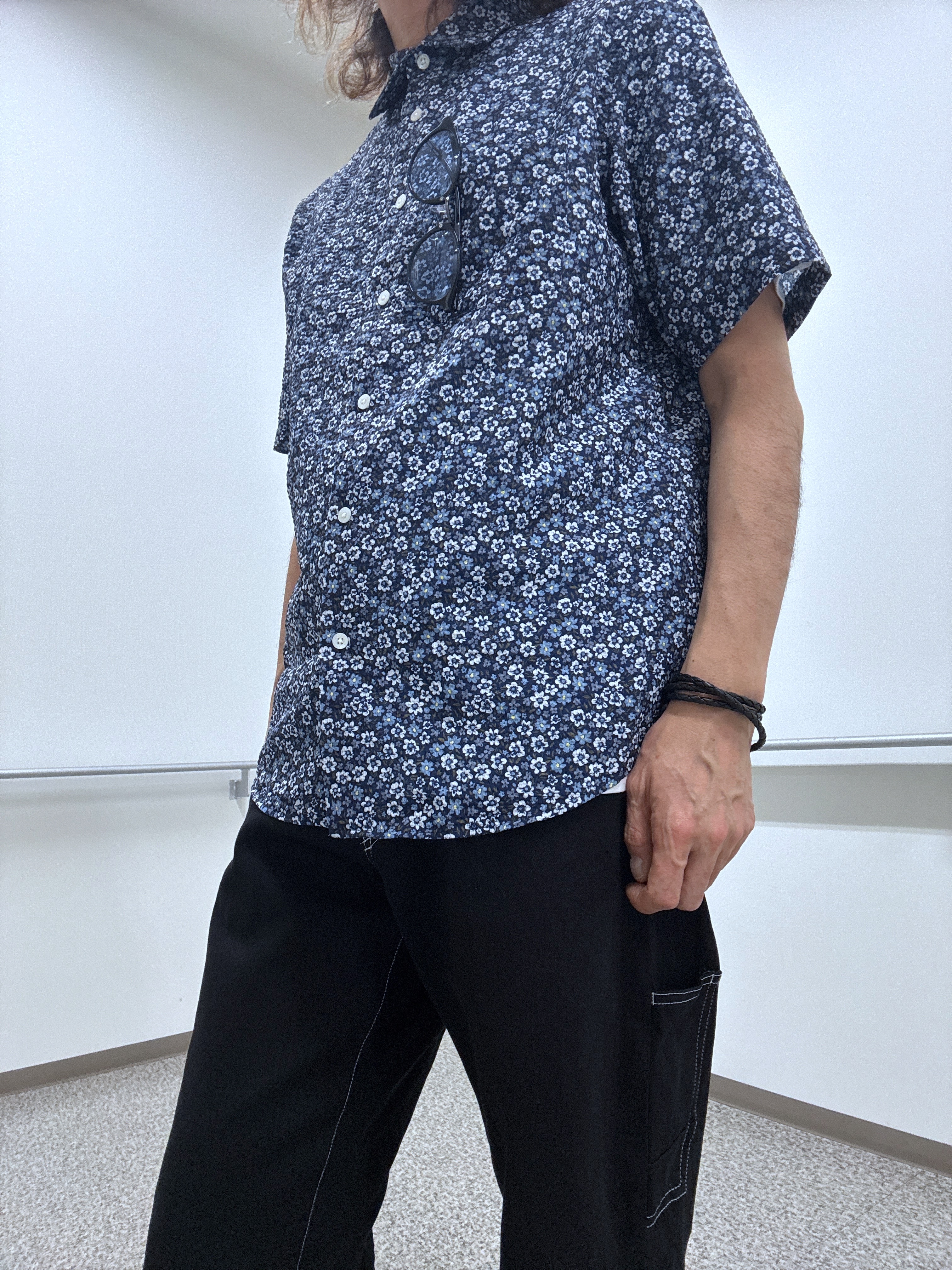 おーのさんの「TAKEO KIKUCHI｜リップル小花シャツ」を使ったコーディネート