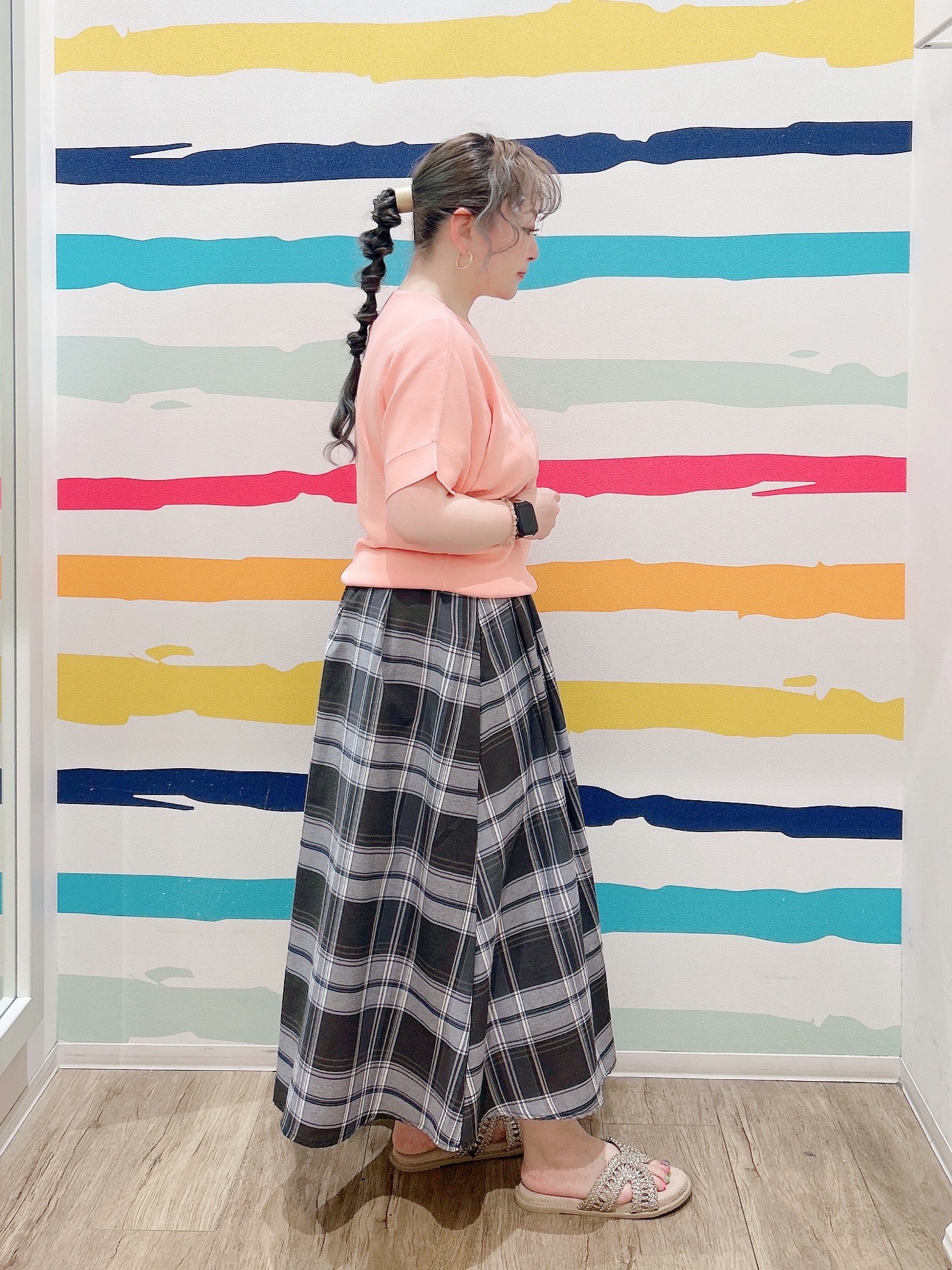 Peeさんの「SHOO･LA･RUE｜【毎日洗える/UV】二の腕隠れる さらっとドルマン半袖ニット」を使ったコーディネート