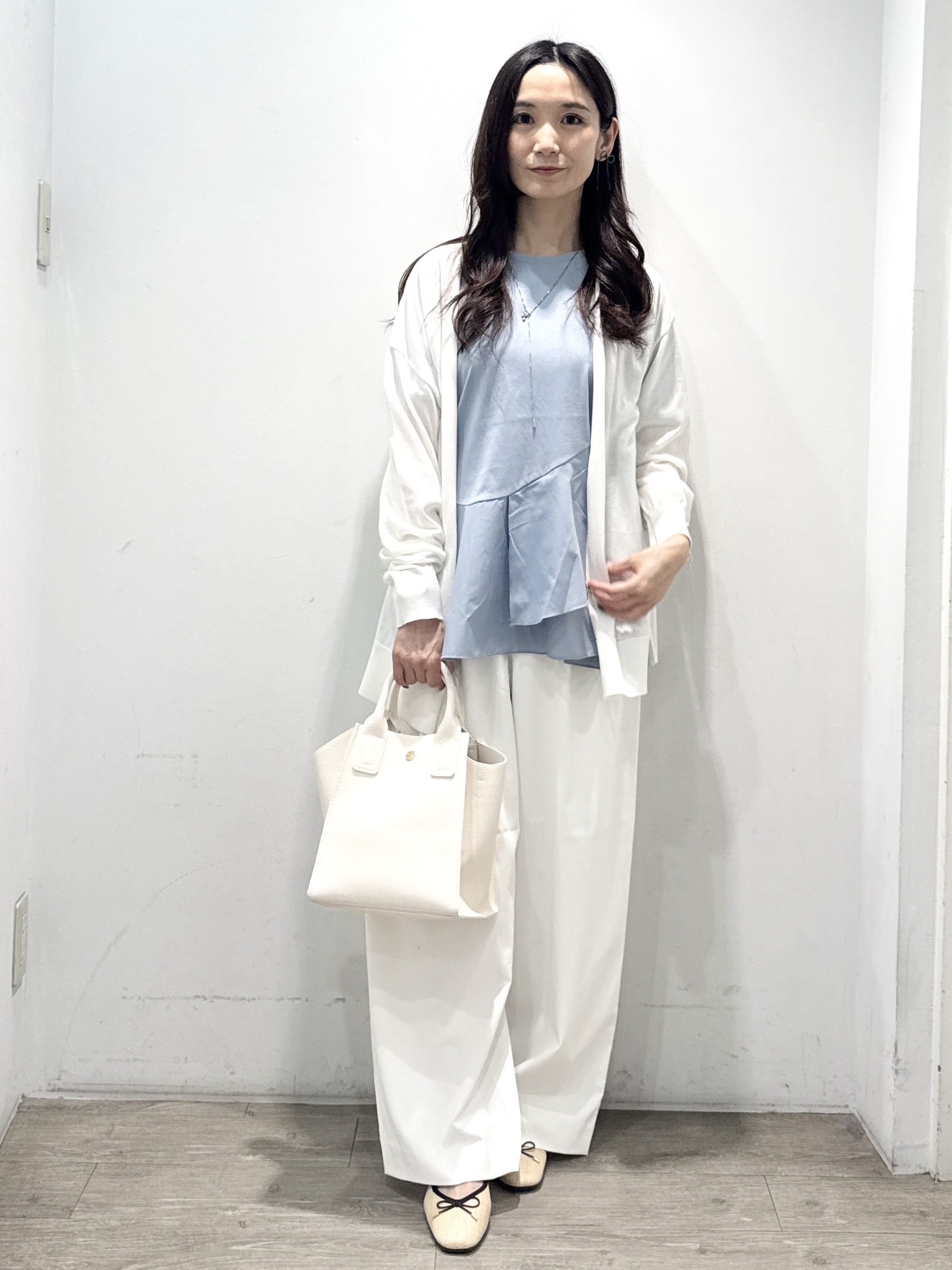yuicciさんの「OPAQUE.CLIP｜ペプラムドッキングカットソー【洗濯機OK】」を使ったコーディネート